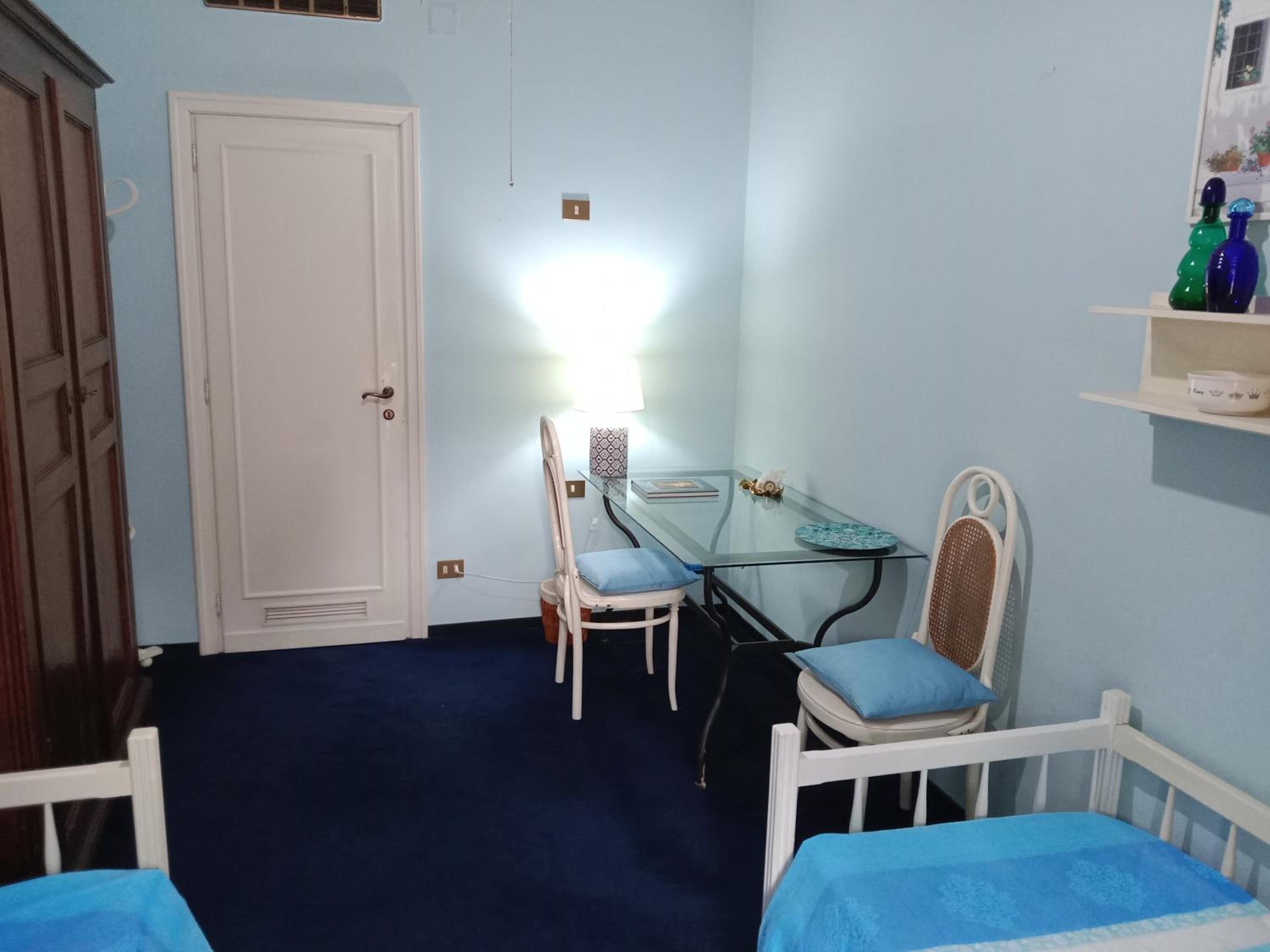 Standard Twin Room With Shared Bathroom photo 1
