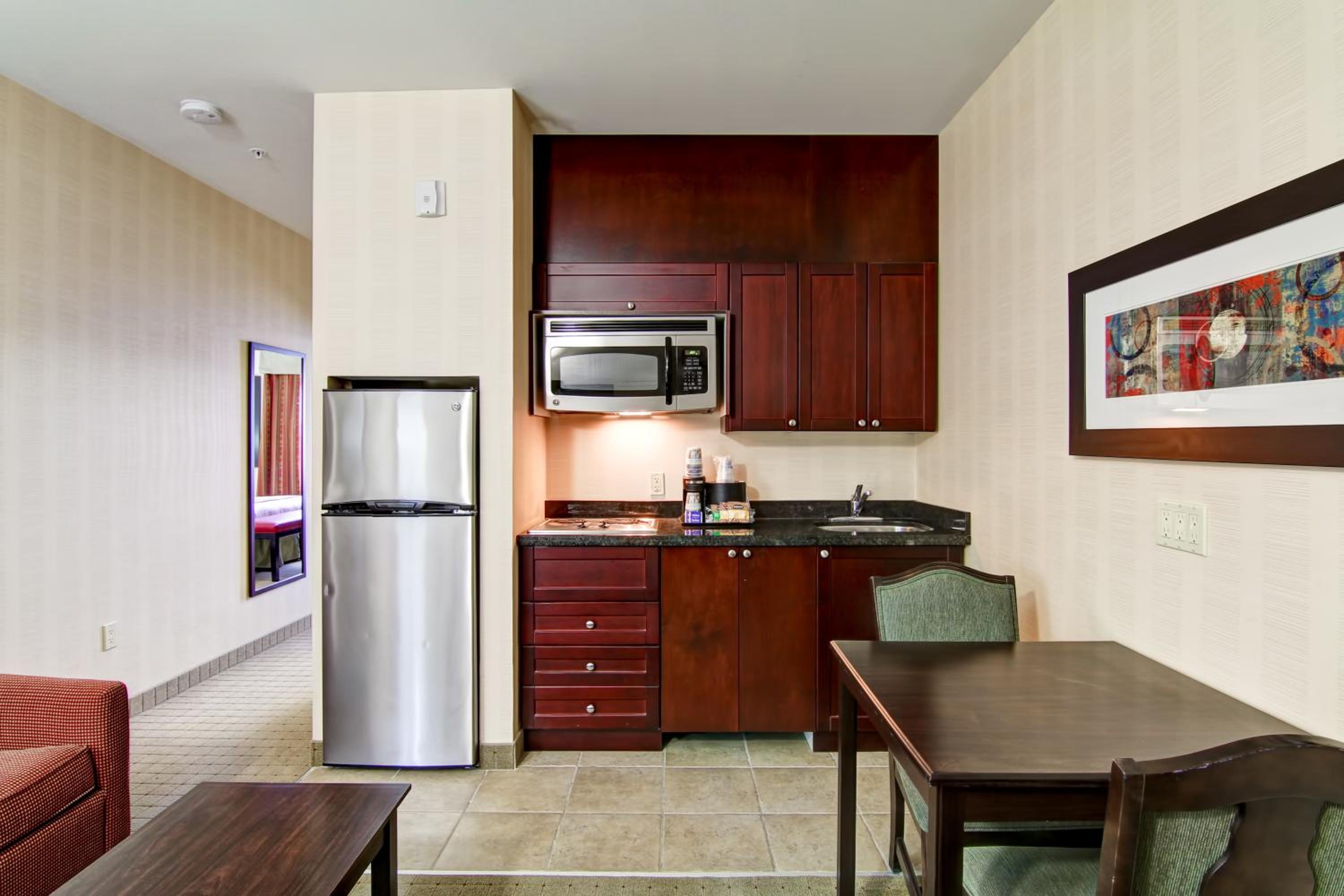 King Suite - Non-Smoking - Photo 5