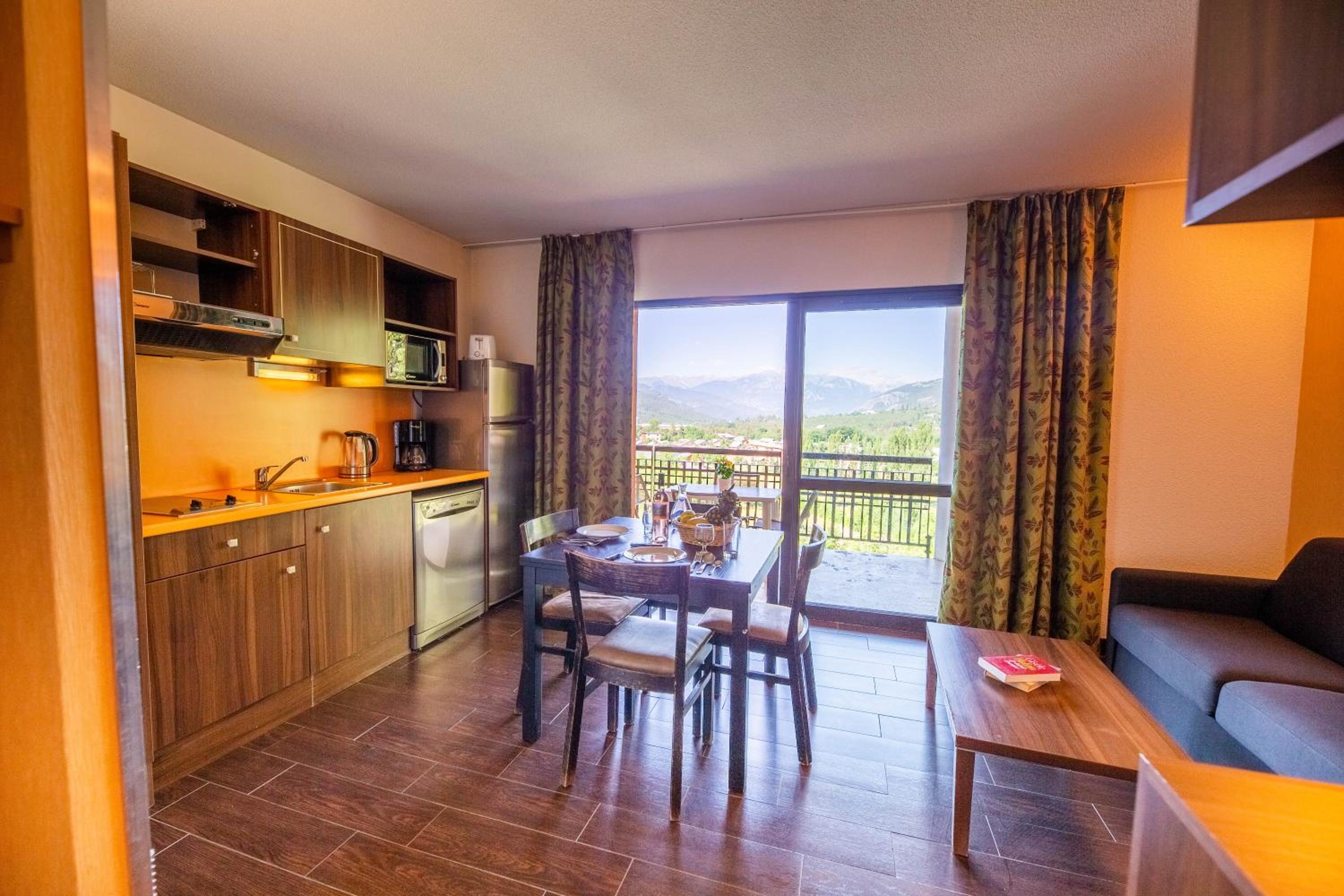 Duplex Apartment (4-6 Adults)