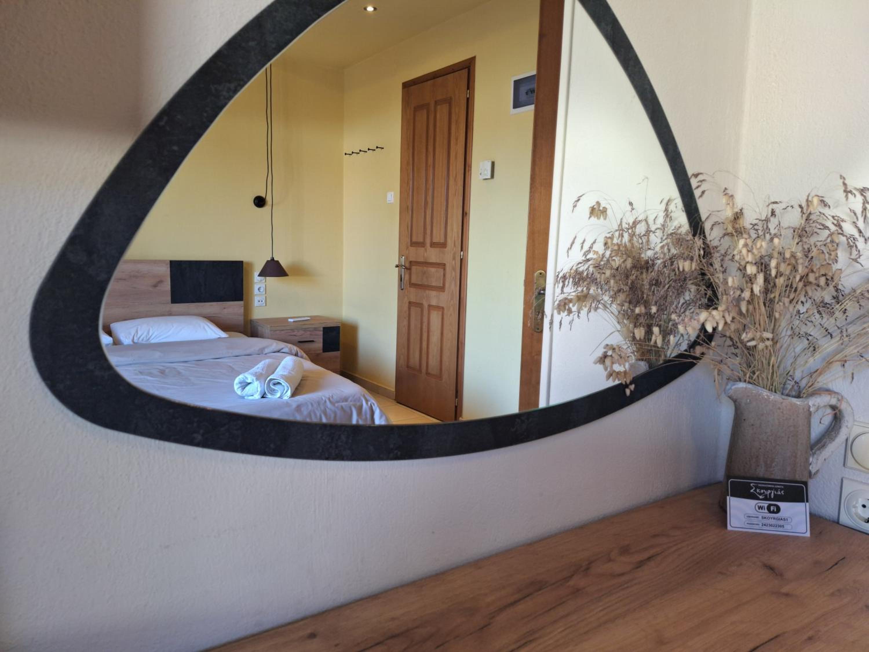 Double Room with Garden View - Photo 5