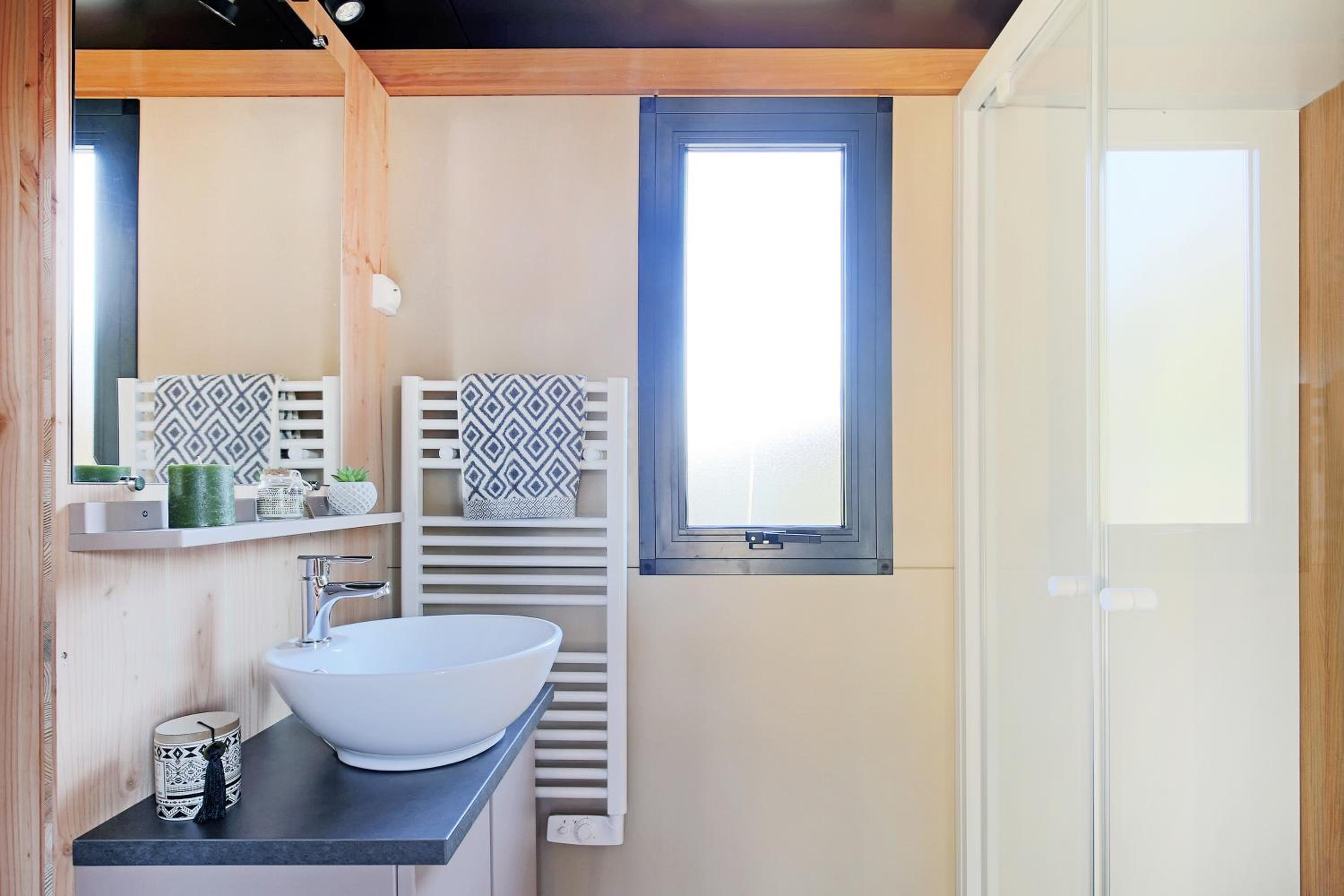 One-Bedroom Chalet - Photo 3