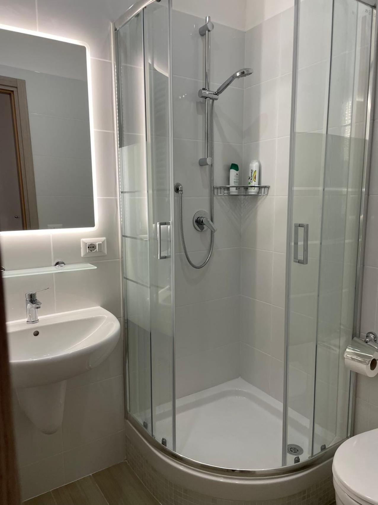 Double Room with Shared Bathroom photo 2