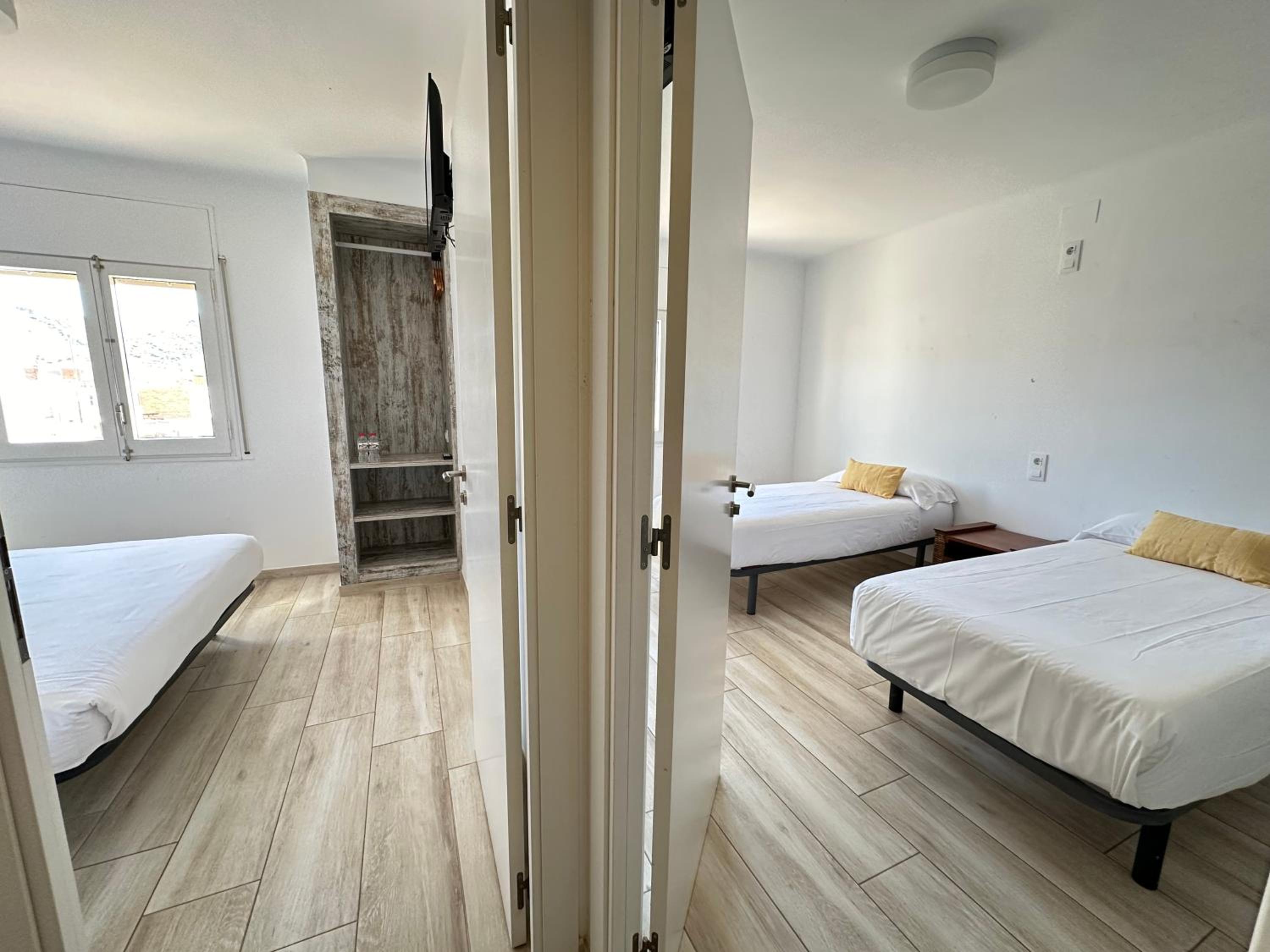 Quadruple Room with Private Bathroom photo 3