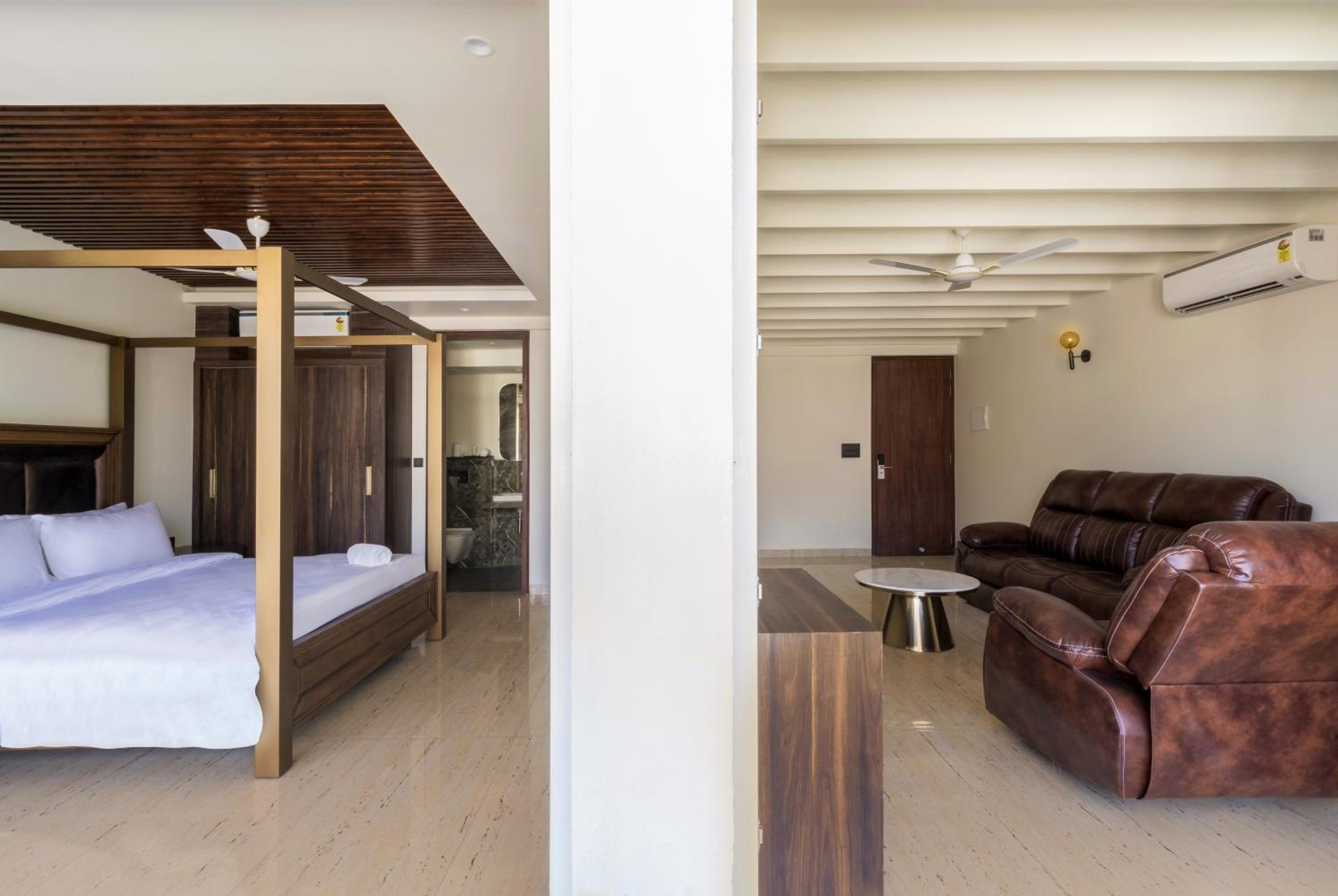Casa Royale 2 Bedroom Suite & Living Room photo 2