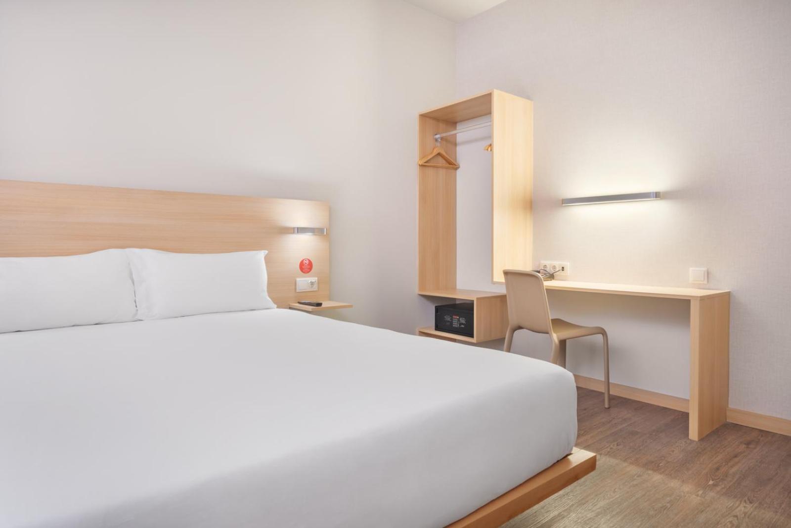 Standard Double Room - Photo 6