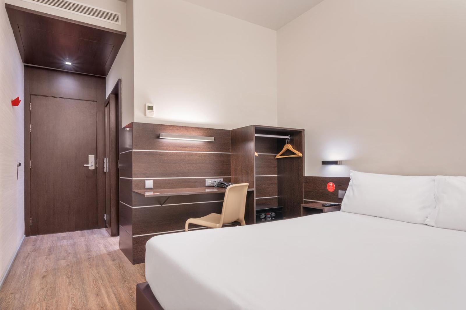 Standard Double Room - Photo 10