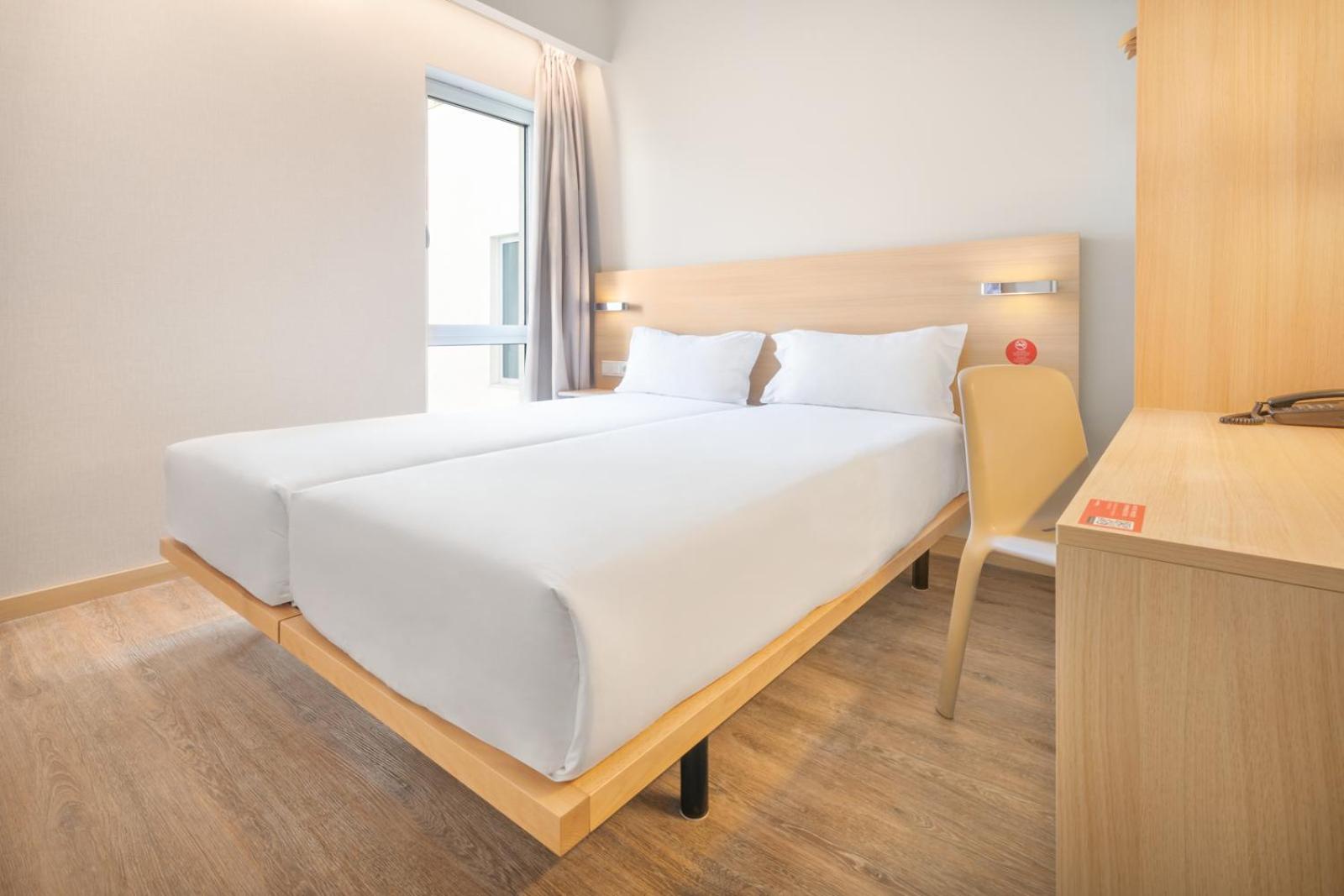 Standard Twin Room - Photo 6