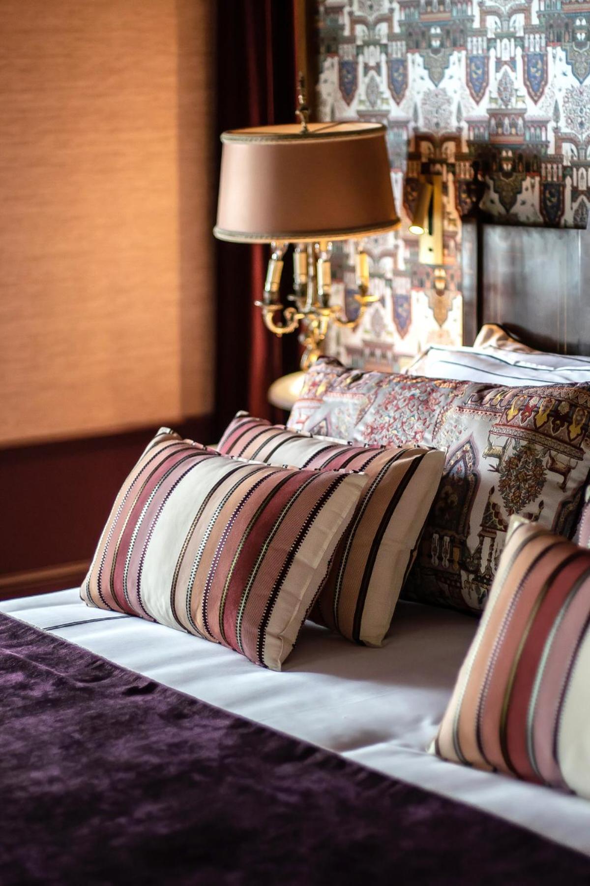 Signature Suite - Photo 10