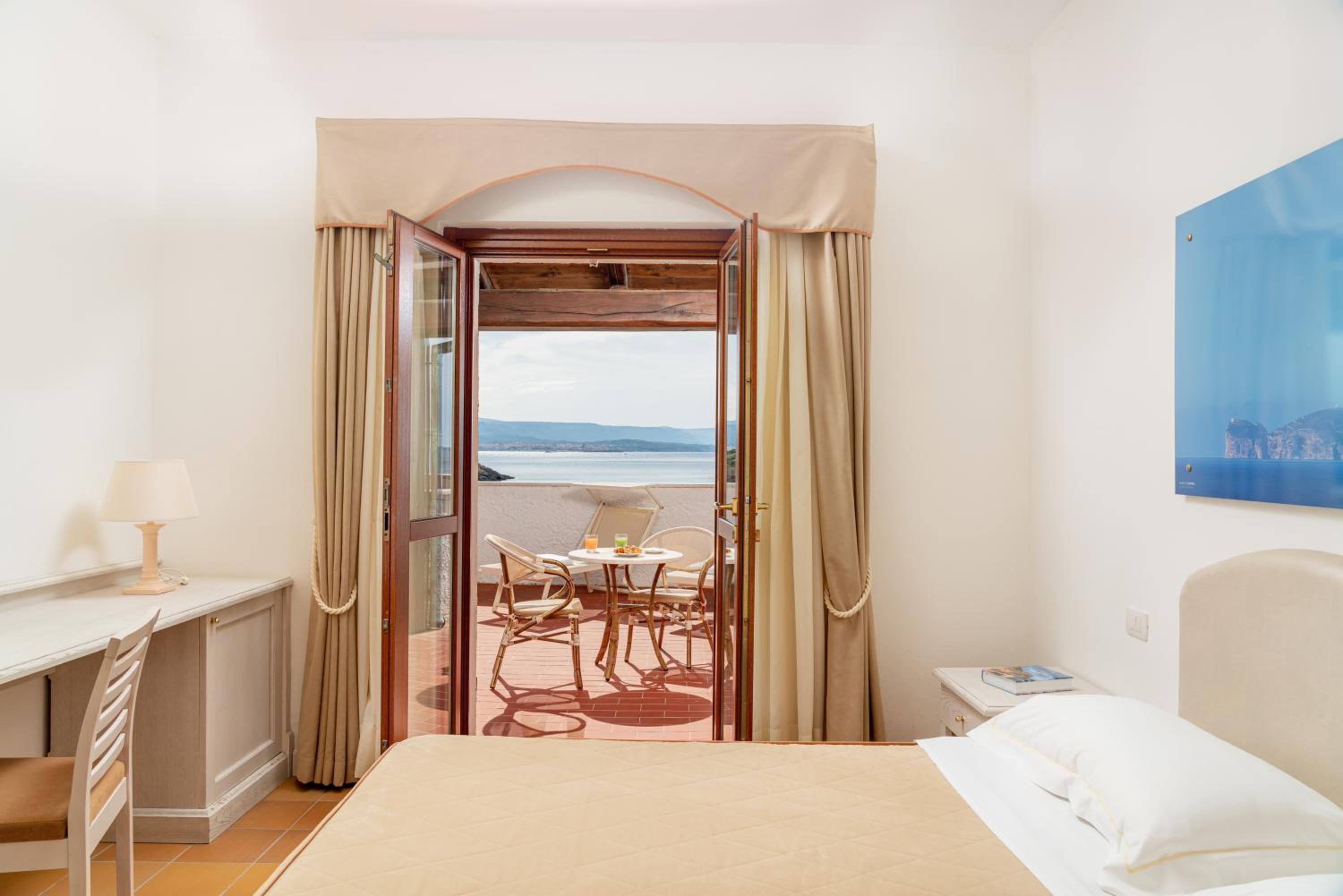 Deluxe Room with Terrace and Sea view