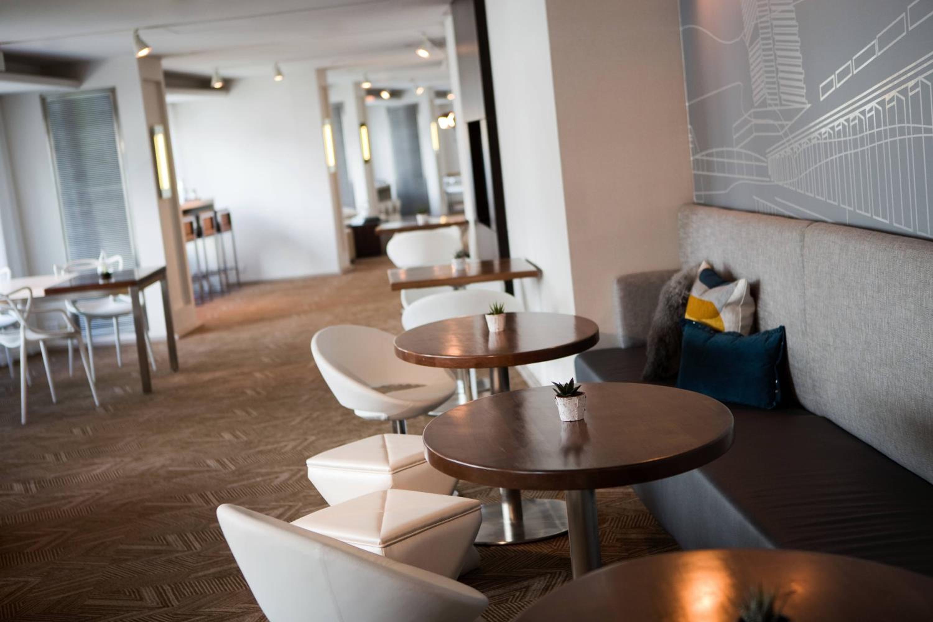 Concierge level, Larger Studio, 1 King, Sofa bed, City view