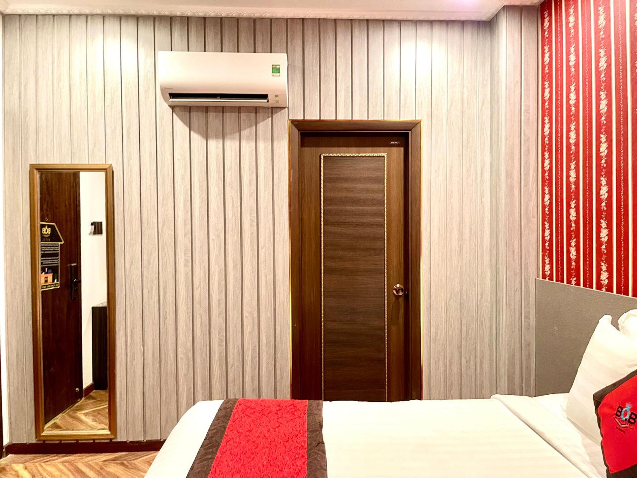 Deluxe King Room - Photo 10