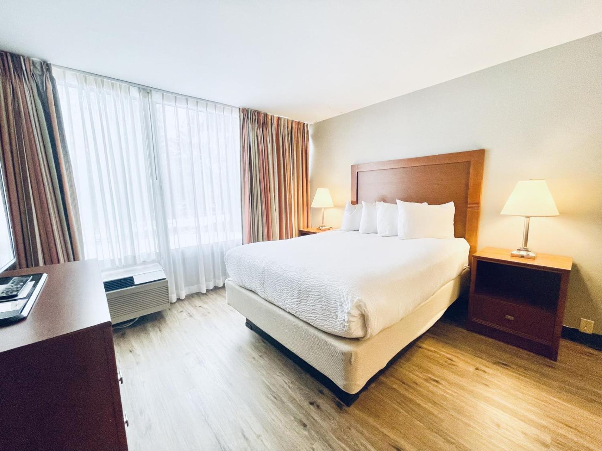 King Room with Kitchenette - Non-Smoking - Photo 3
