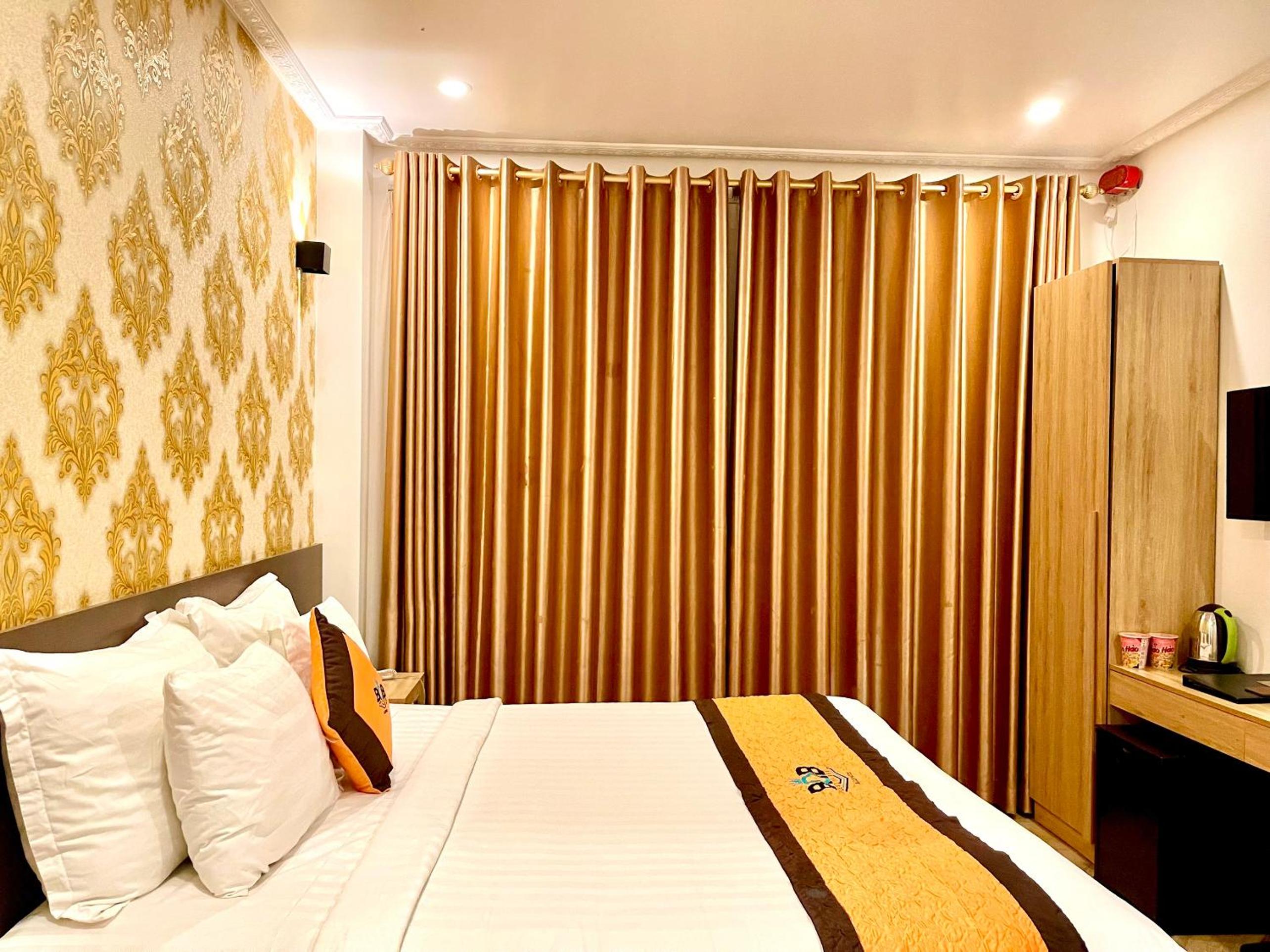 Deluxe King Room - Photo 2