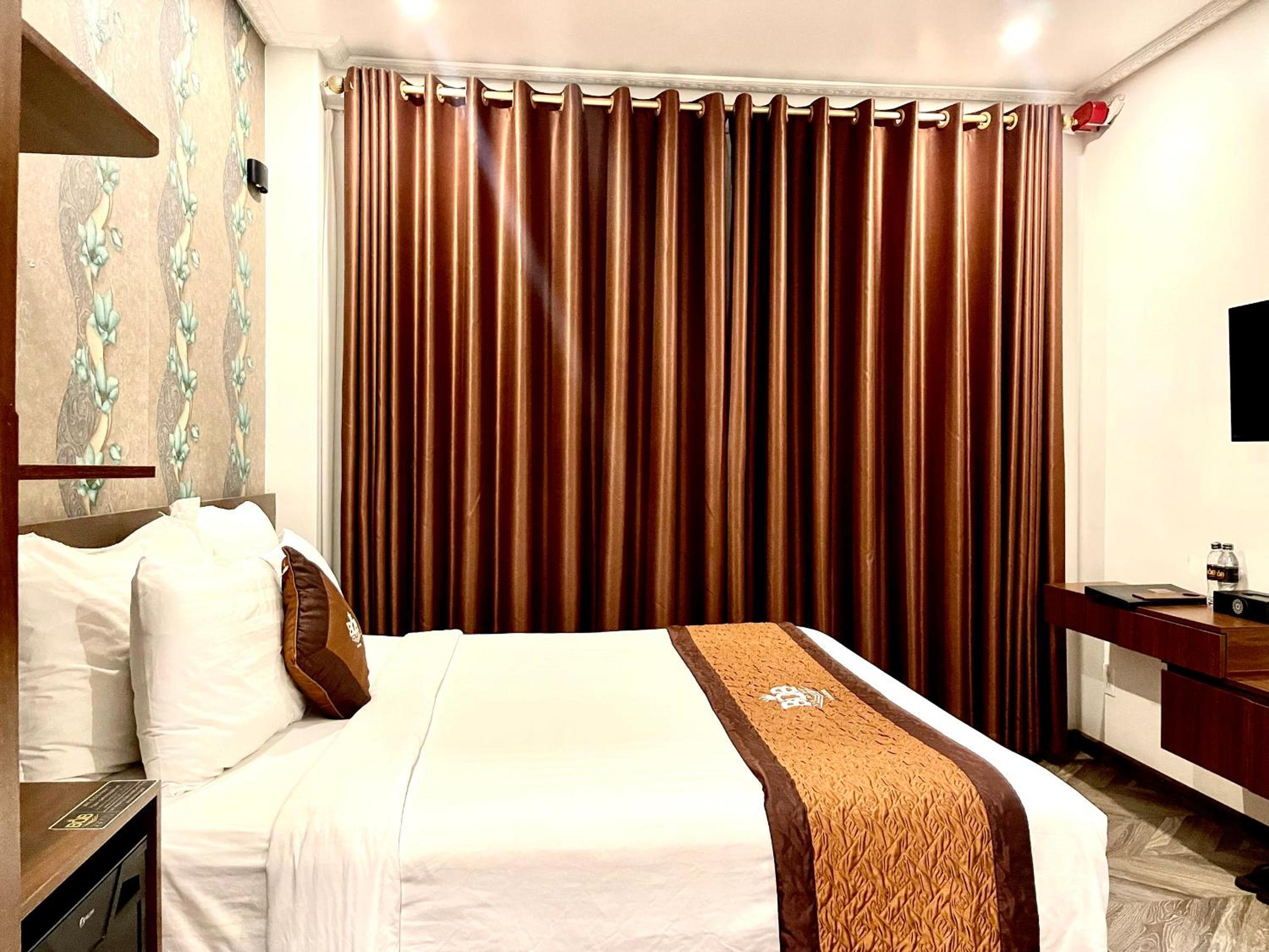 Deluxe King Room - Photo 5