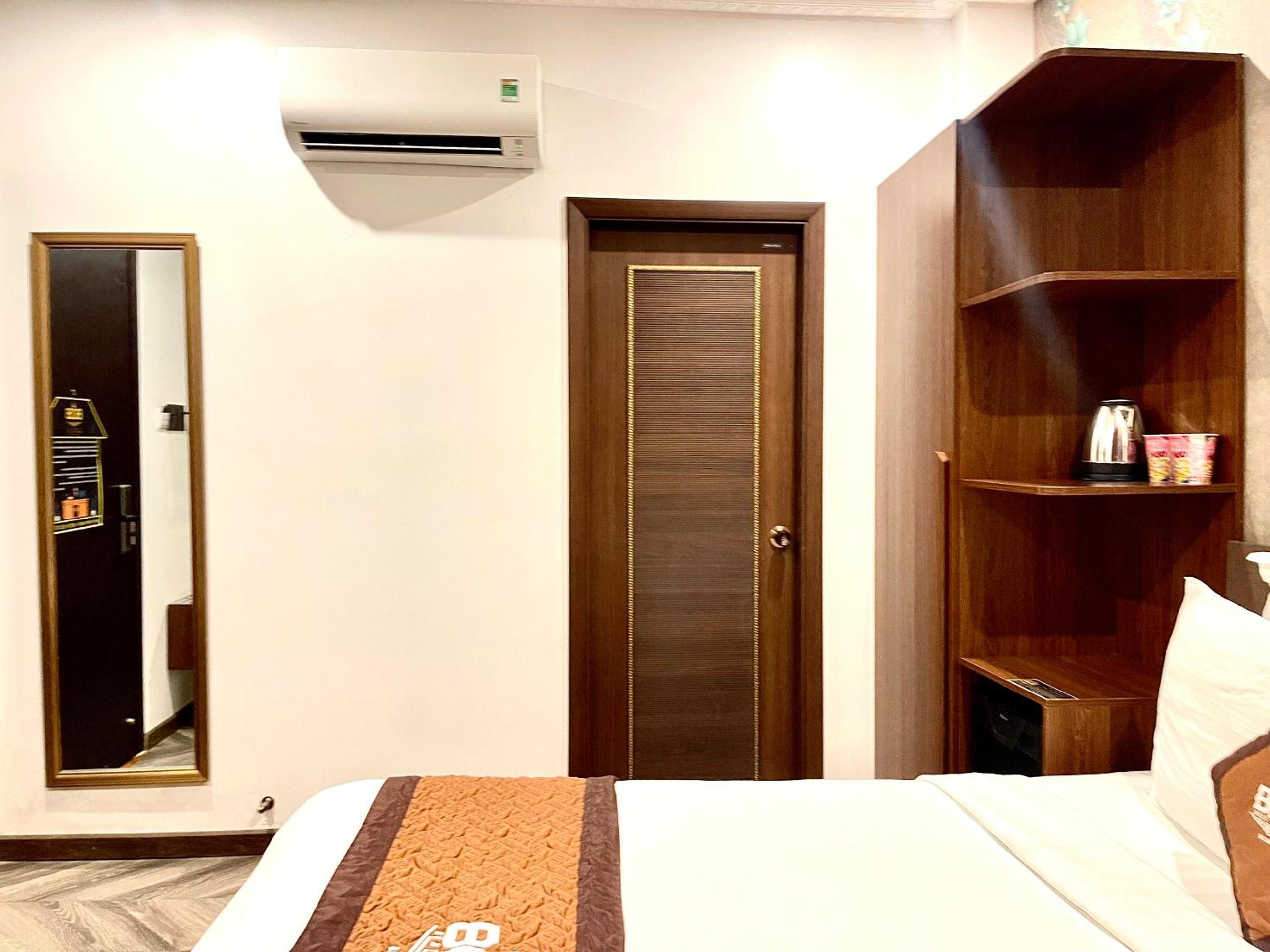 Deluxe King Room - Photo 6