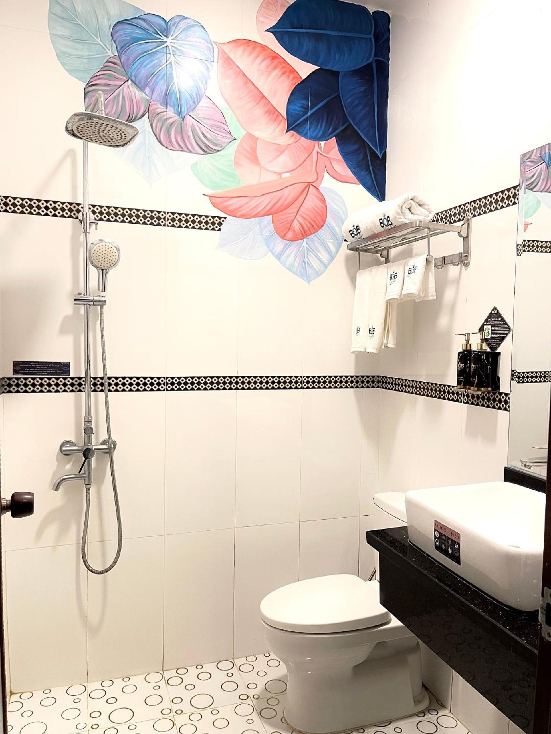 Deluxe King Room - Photo 7