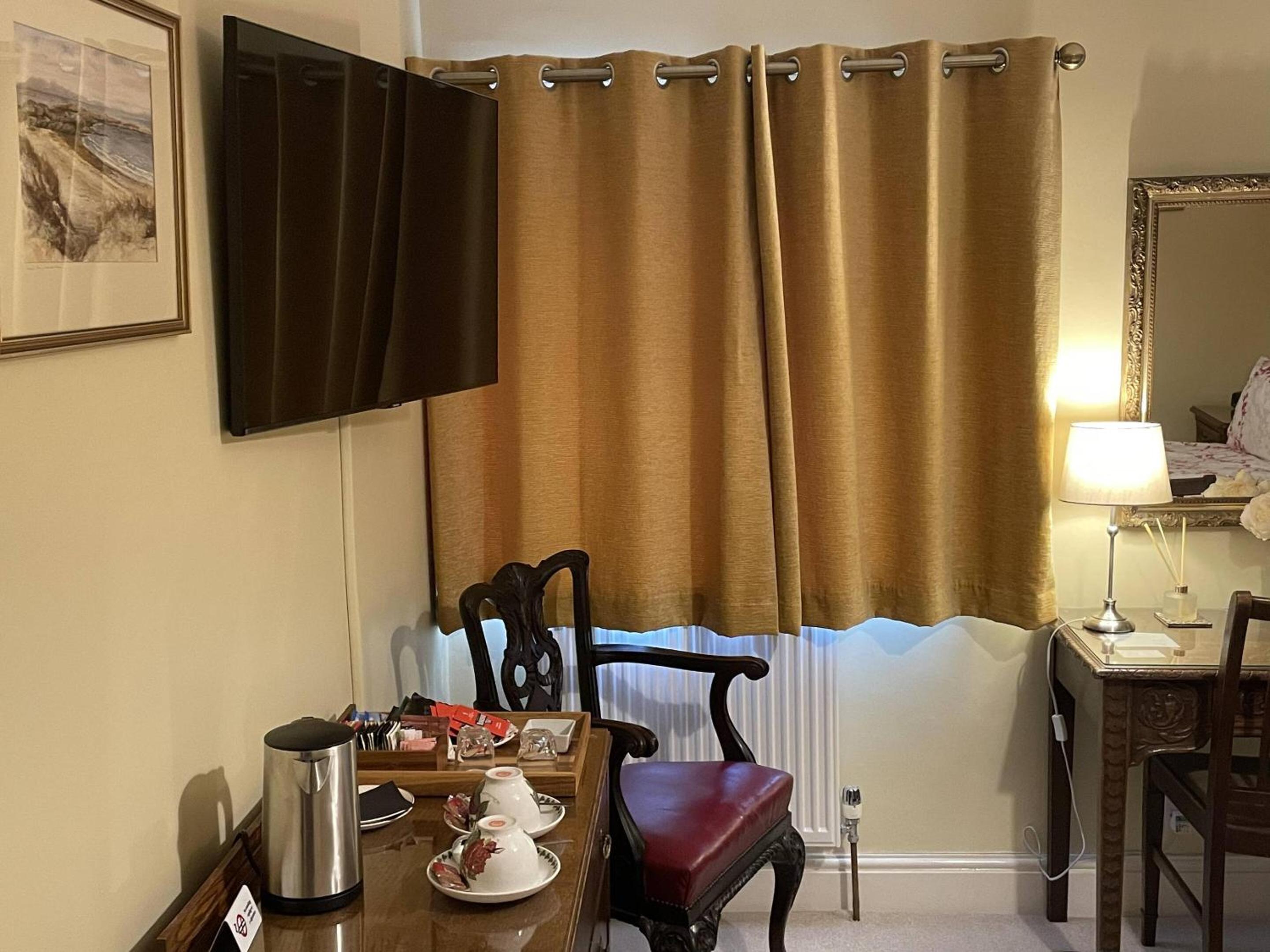 Superior King Room - Photo 3