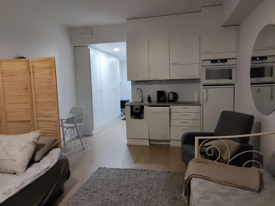 One-Bedroom Apartment photo 1
