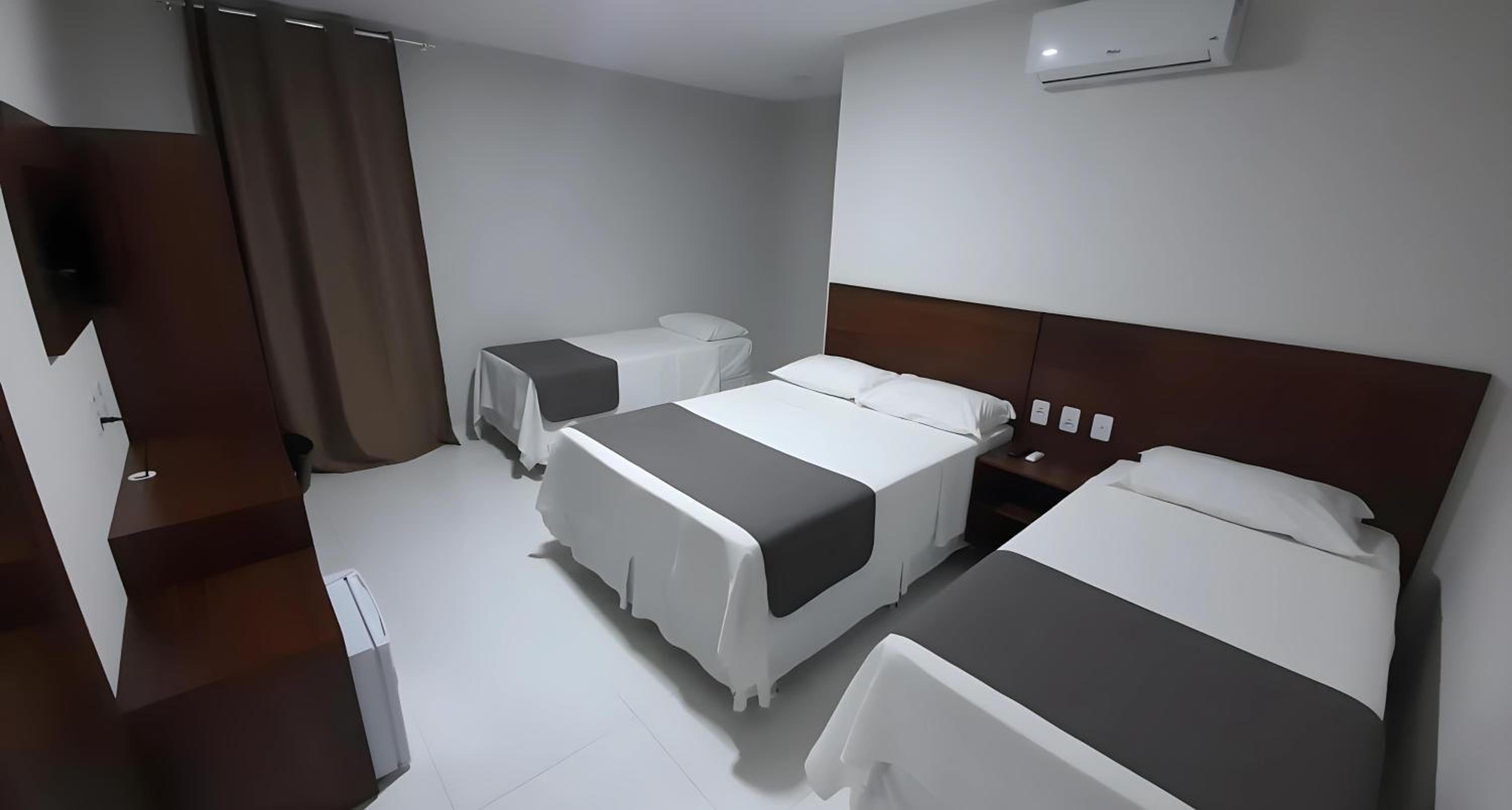 Quadruple Room with Private Bathroom photo 1
