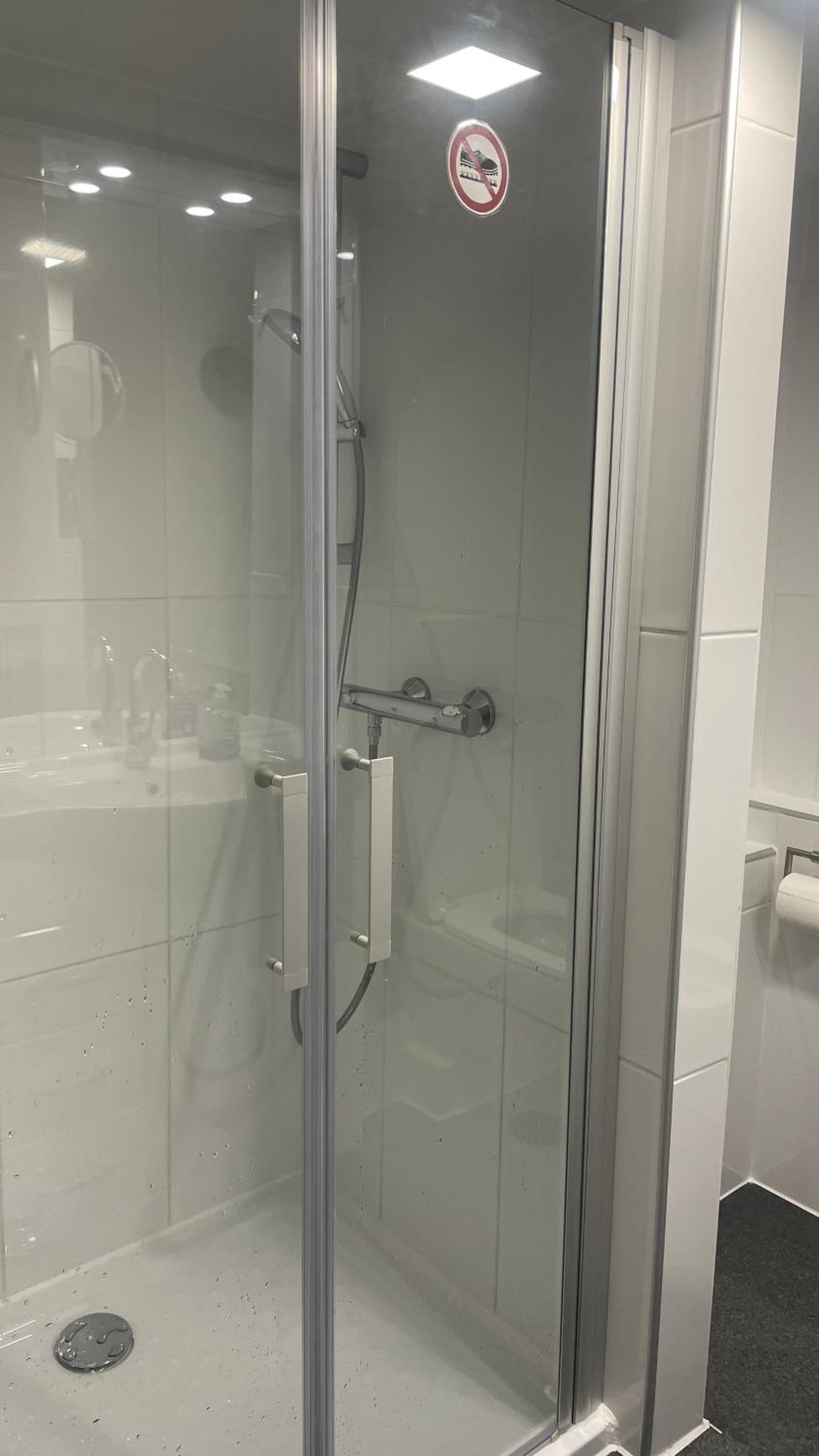 Family Room with Private Bathroom photo 2