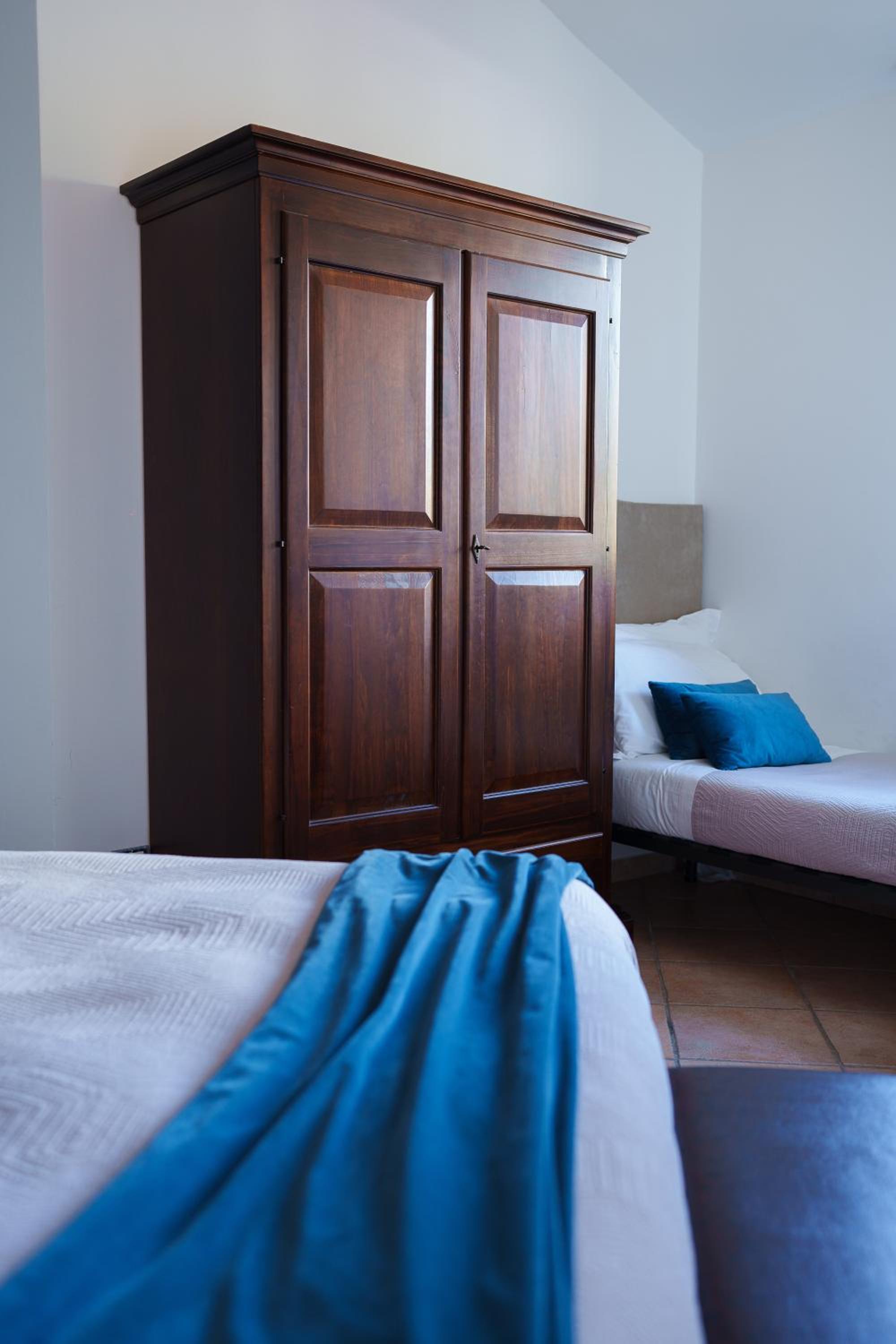 Quadruple Room with Lake View - Photo 7