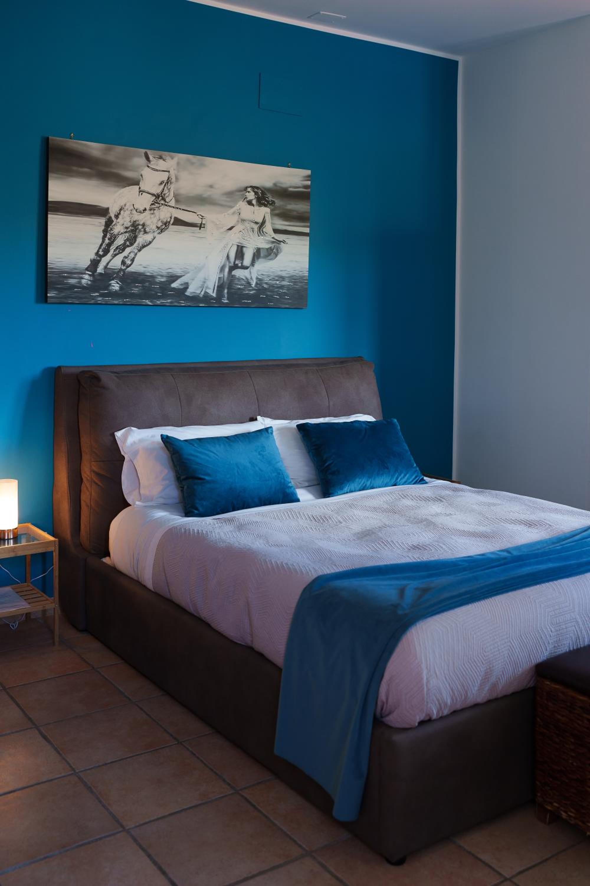 Quadruple Room with Lake View - Photo 9