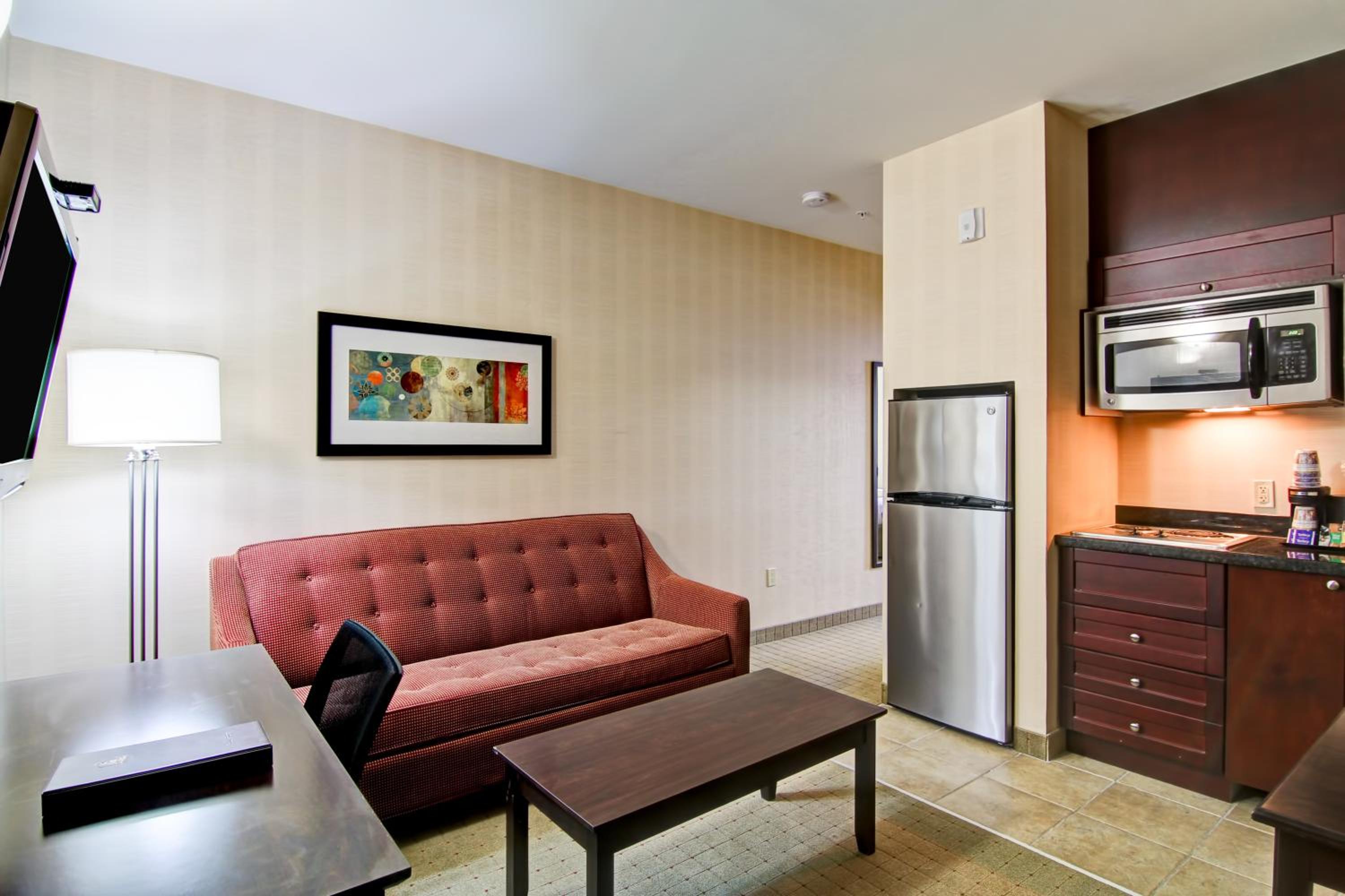 King Suite - Non-Smoking - Photo 2