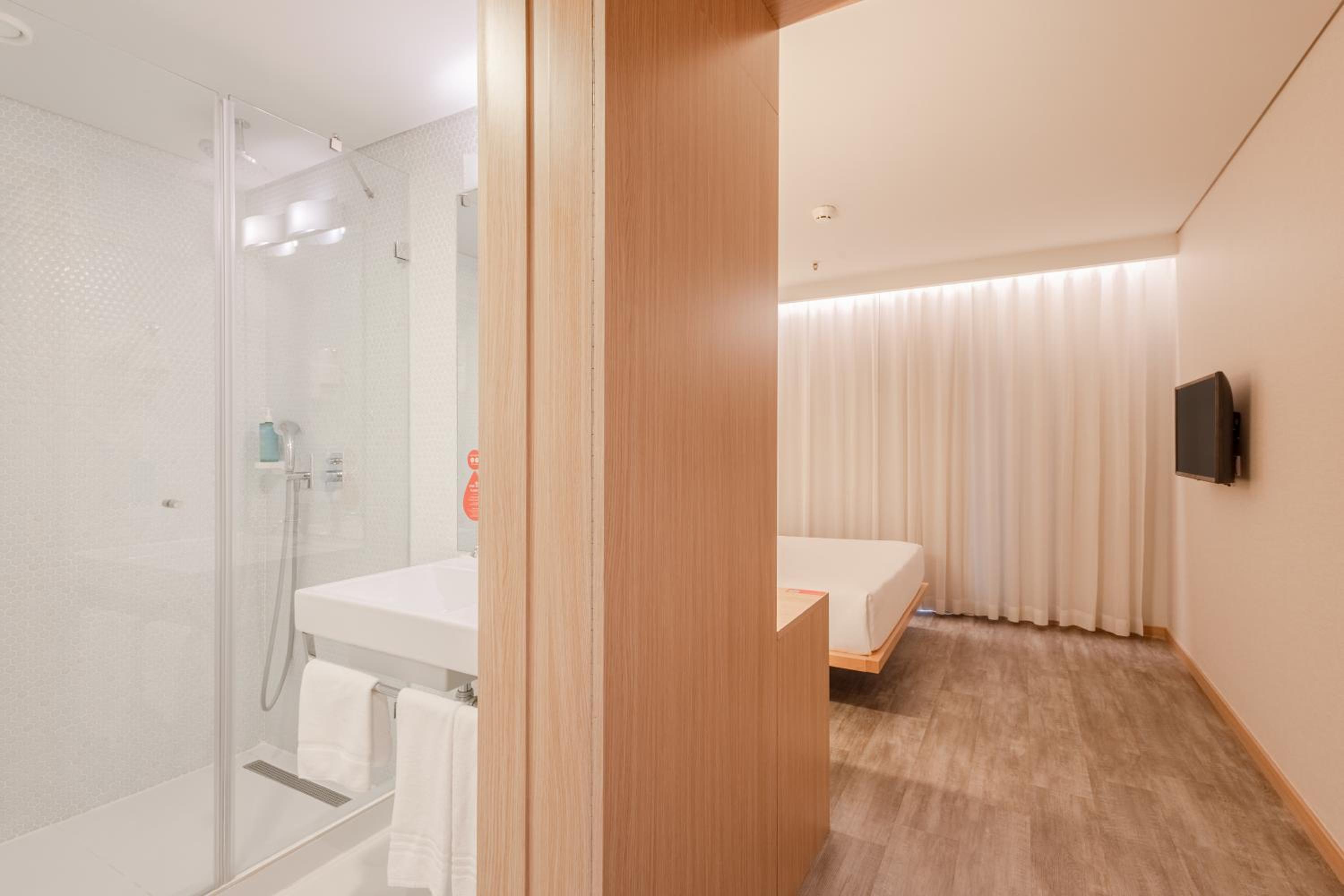 Standard Double Room - Photo 2