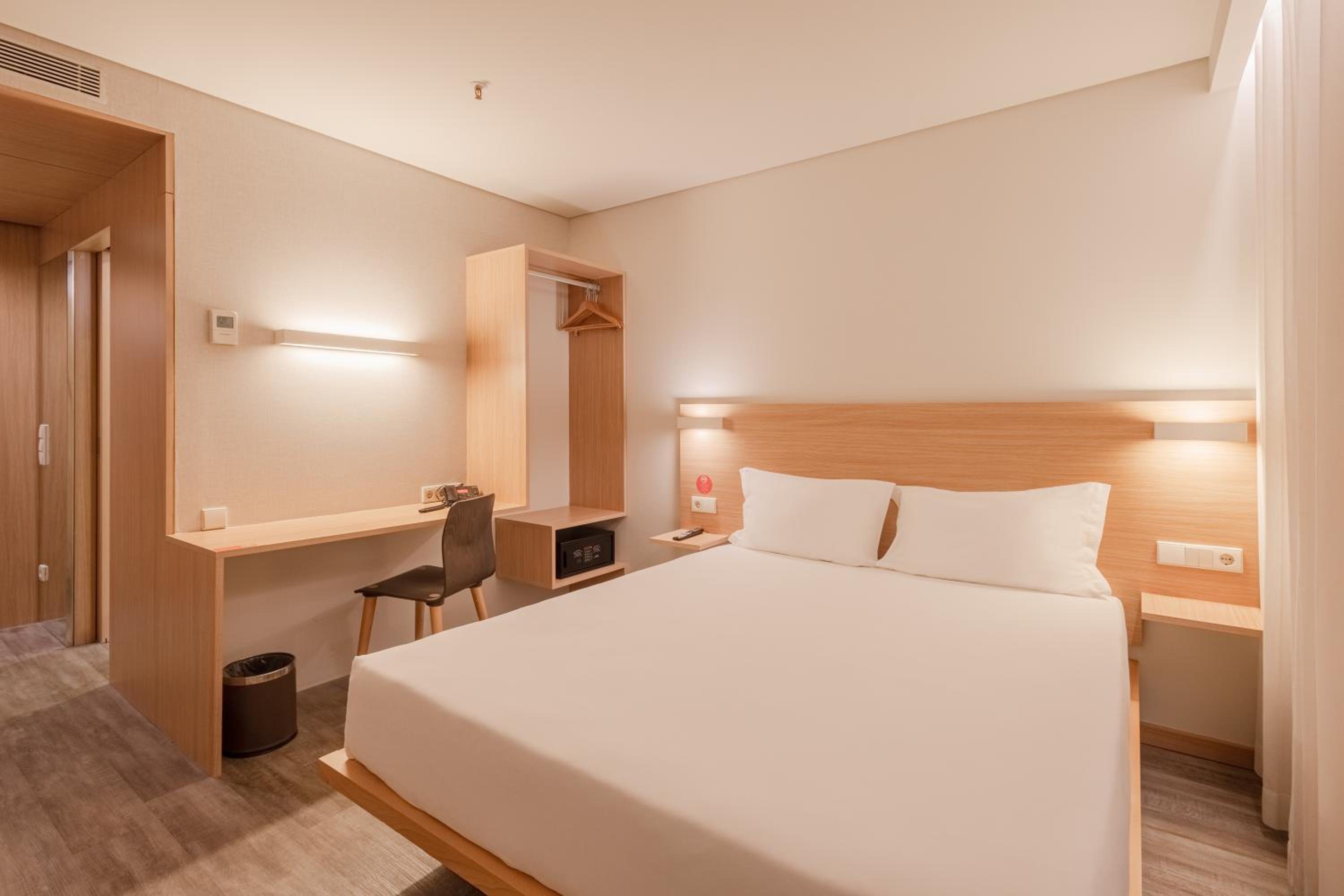 Standard Double Room - Photo 1