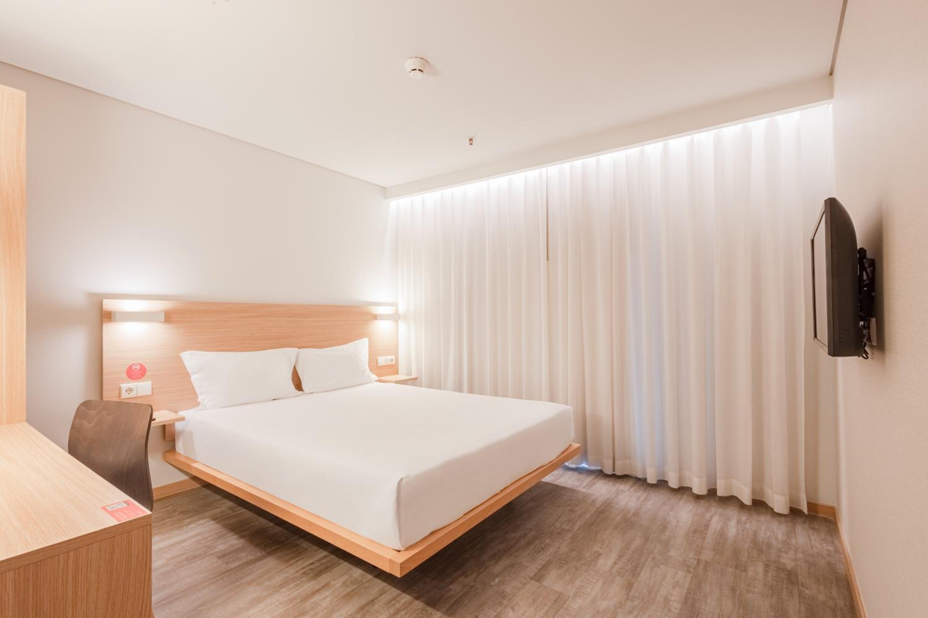 Standard Double Room - Photo 3