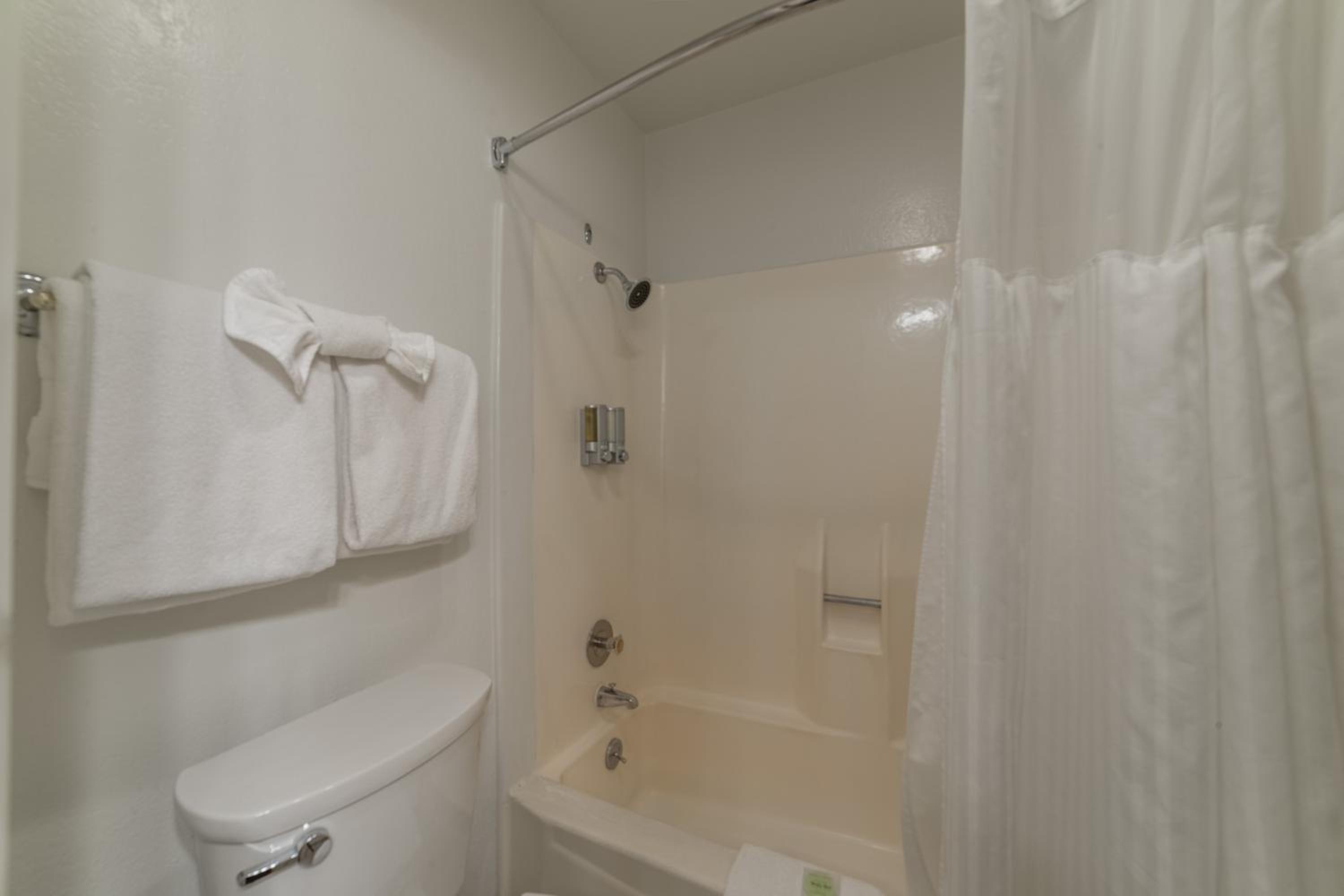 Double Room with Two Double Beds - Photo 9