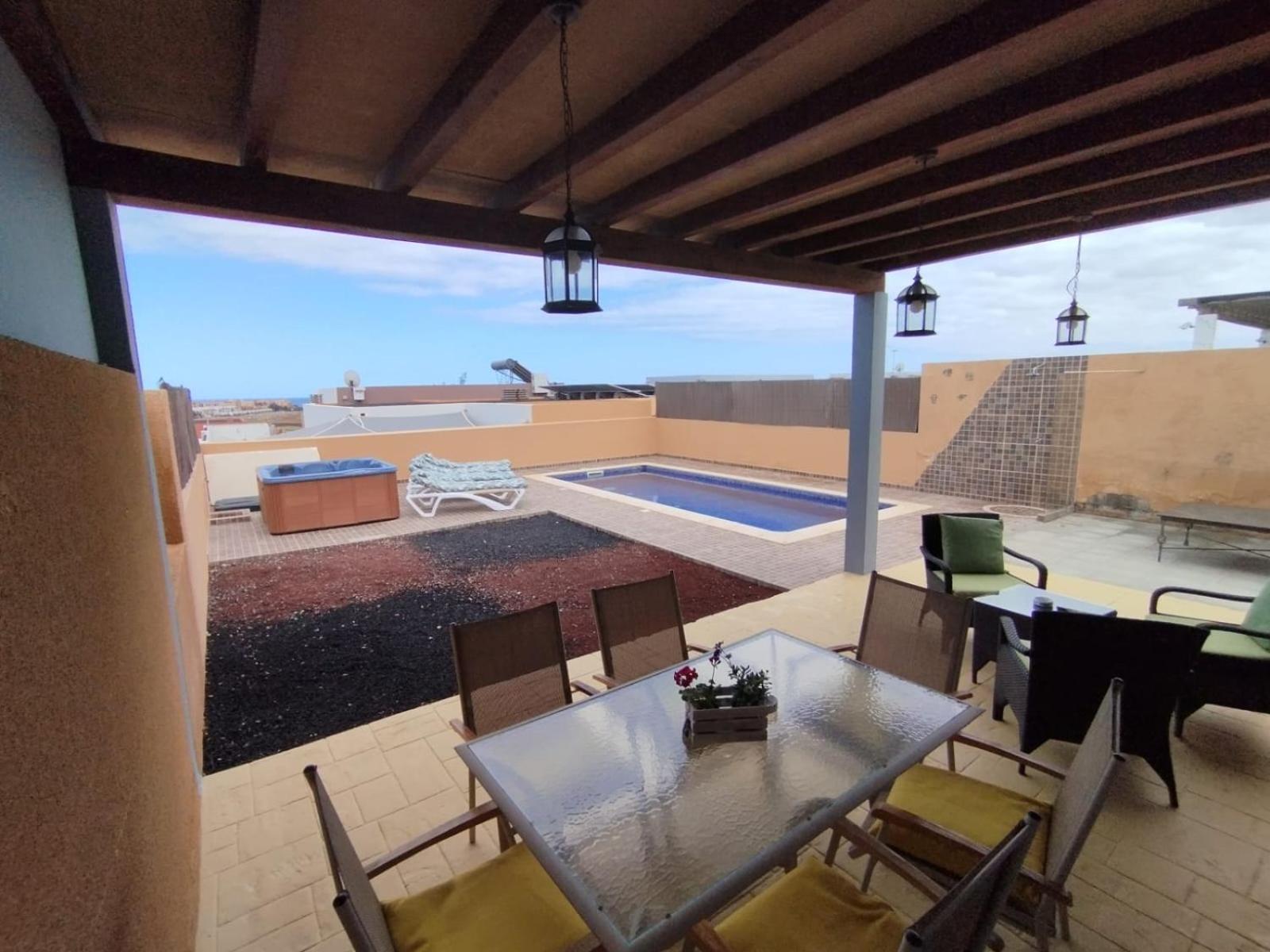 Three-Bedroom Villa photo 2