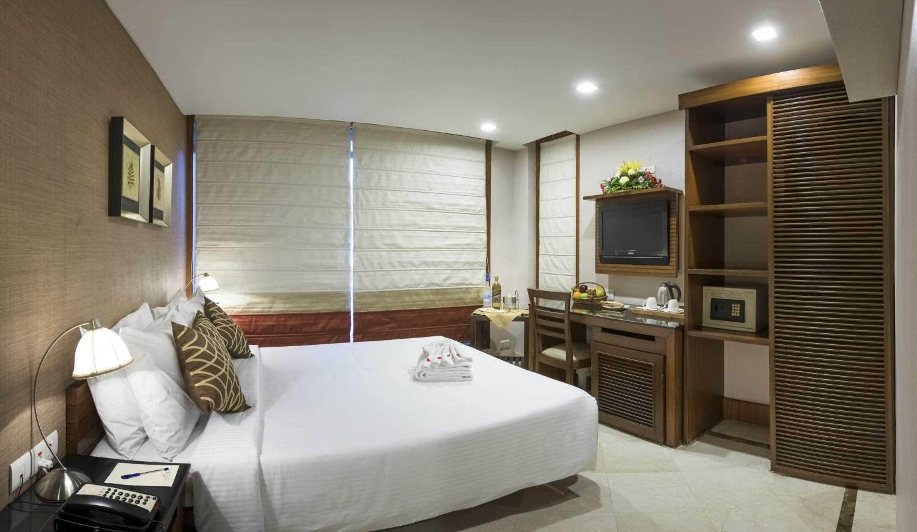 Deluxe Double or Twin Room - Photo 17