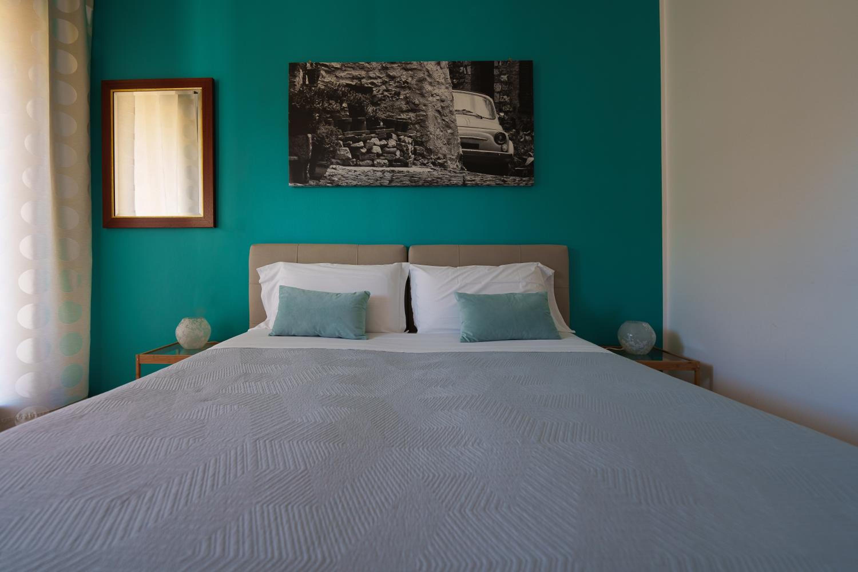 Double or Twin Room - Photo 9