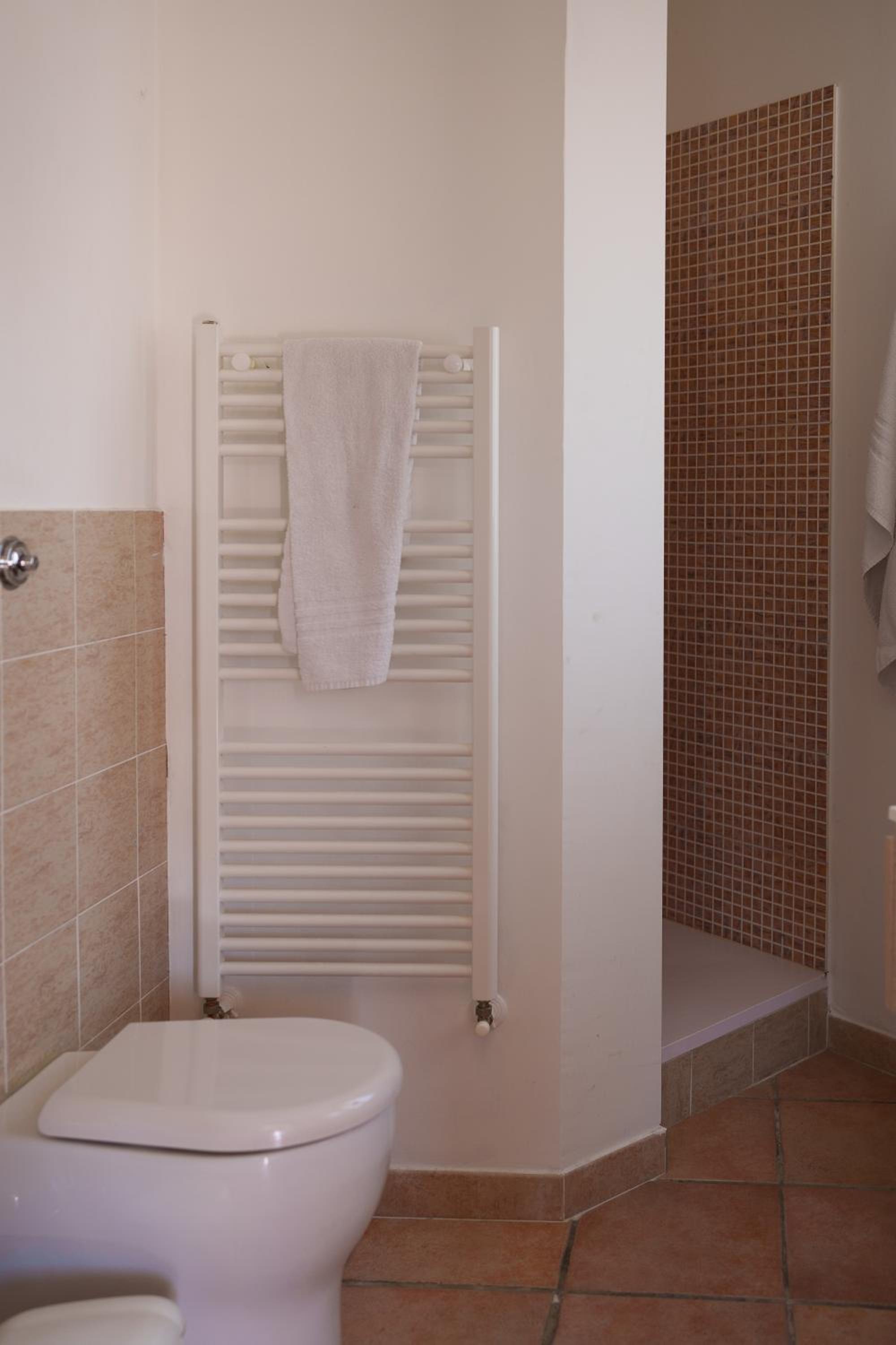 Double or Twin Room - Photo 8