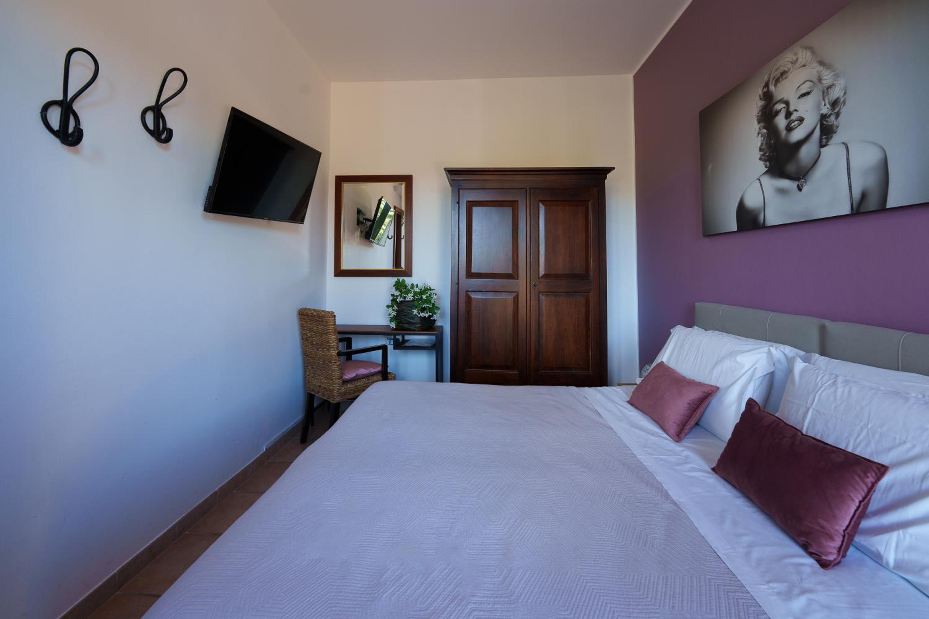 Standard Double or Twin Room - Photo 4