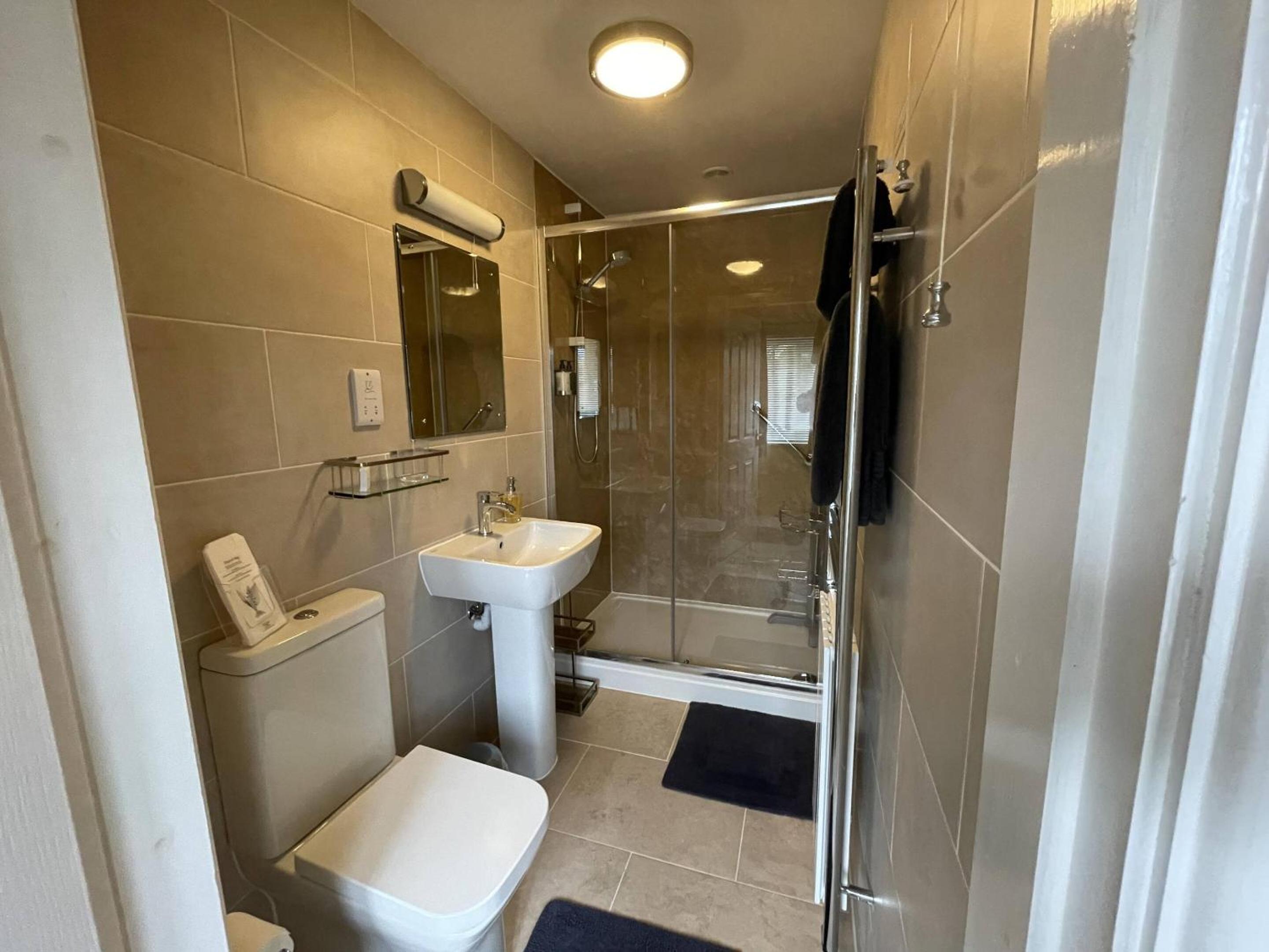 Superior King Room - Photo 10