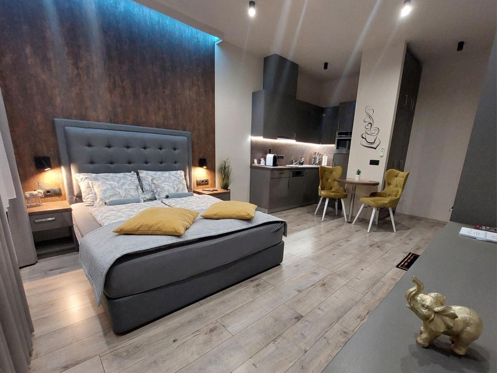 Deluxe King Room