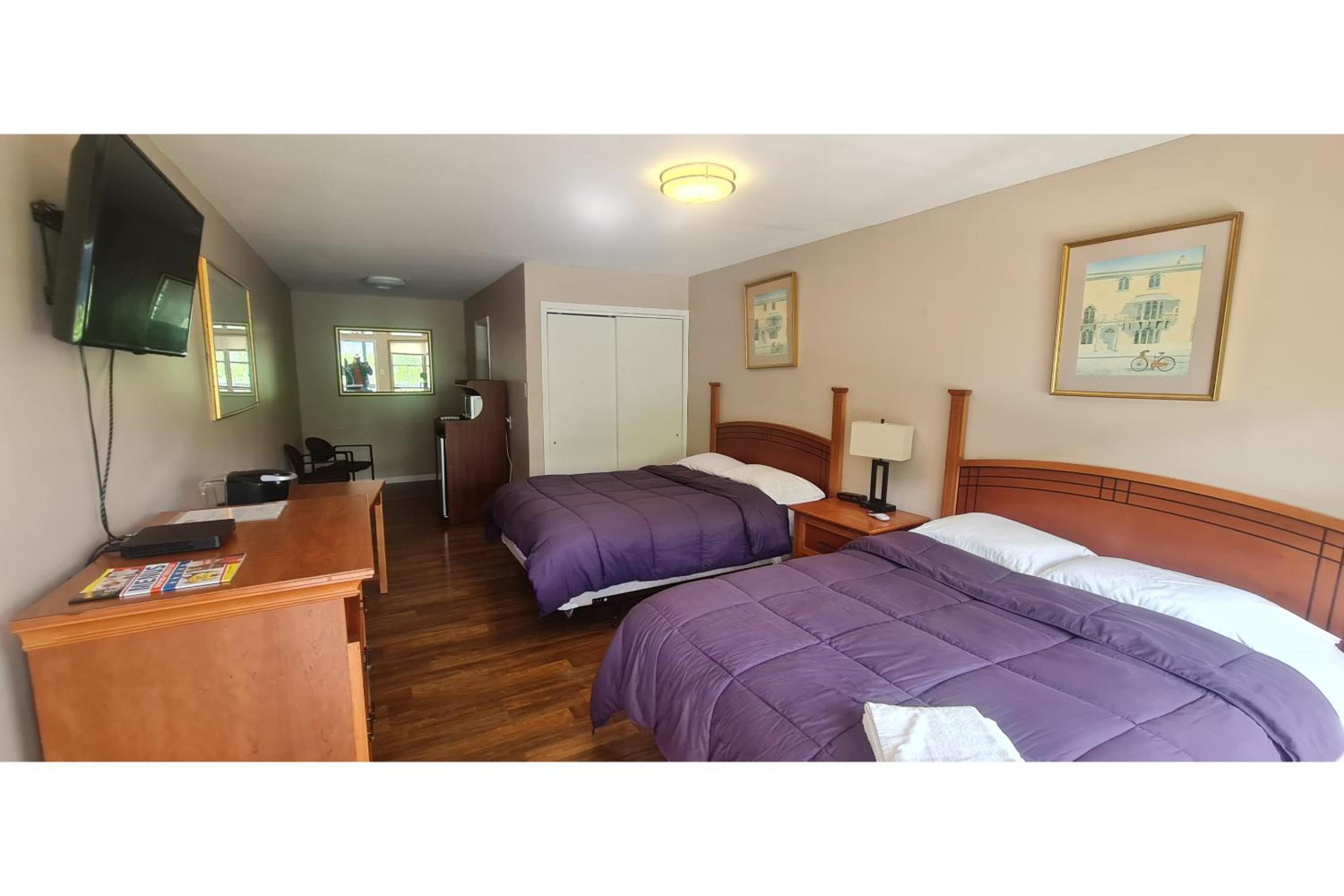 2 Queen Beds Non-Smoking - Photo 10