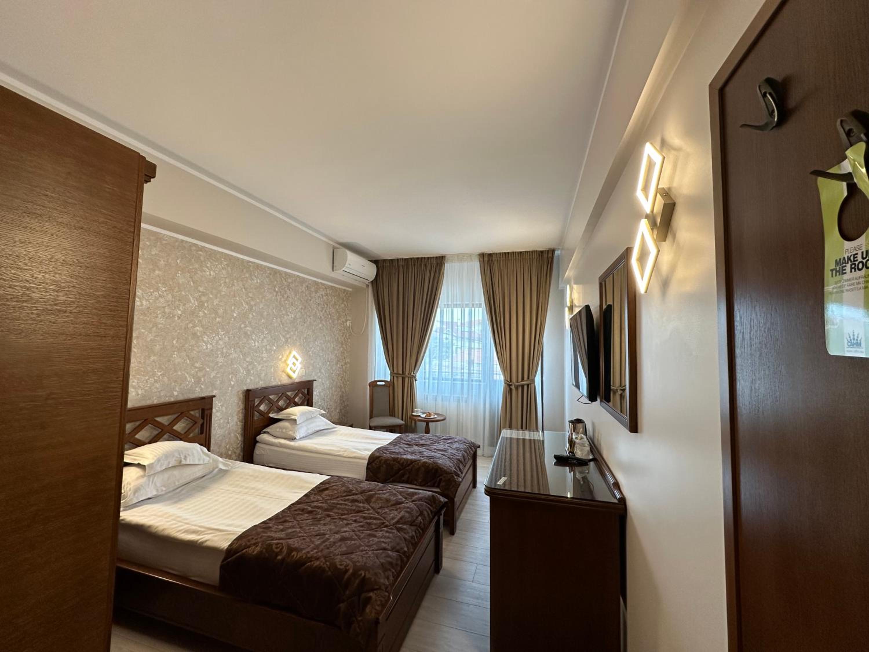 Twin Room - Photo 1