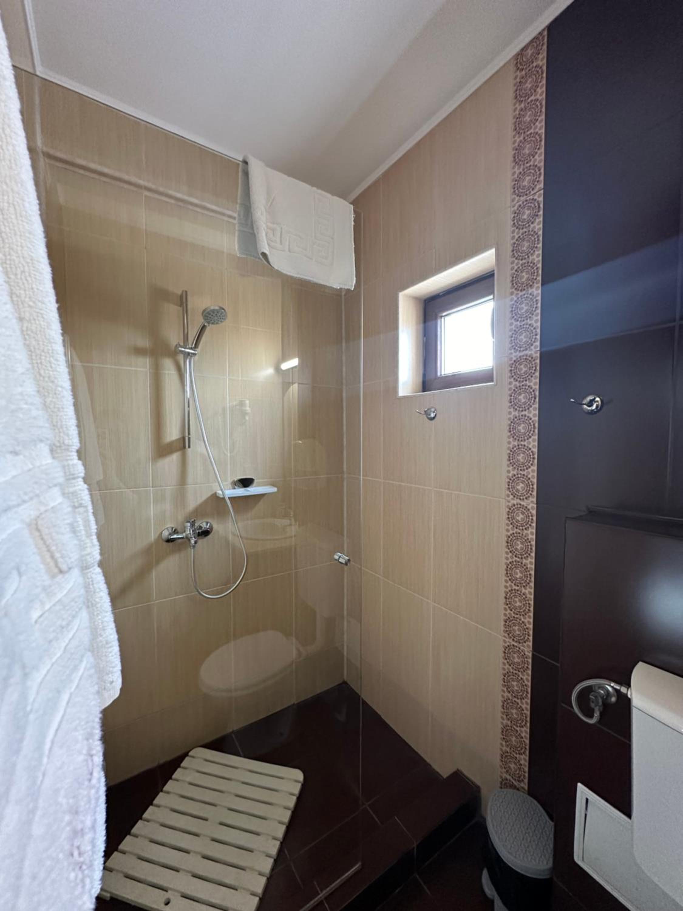 Twin Room - Photo 8