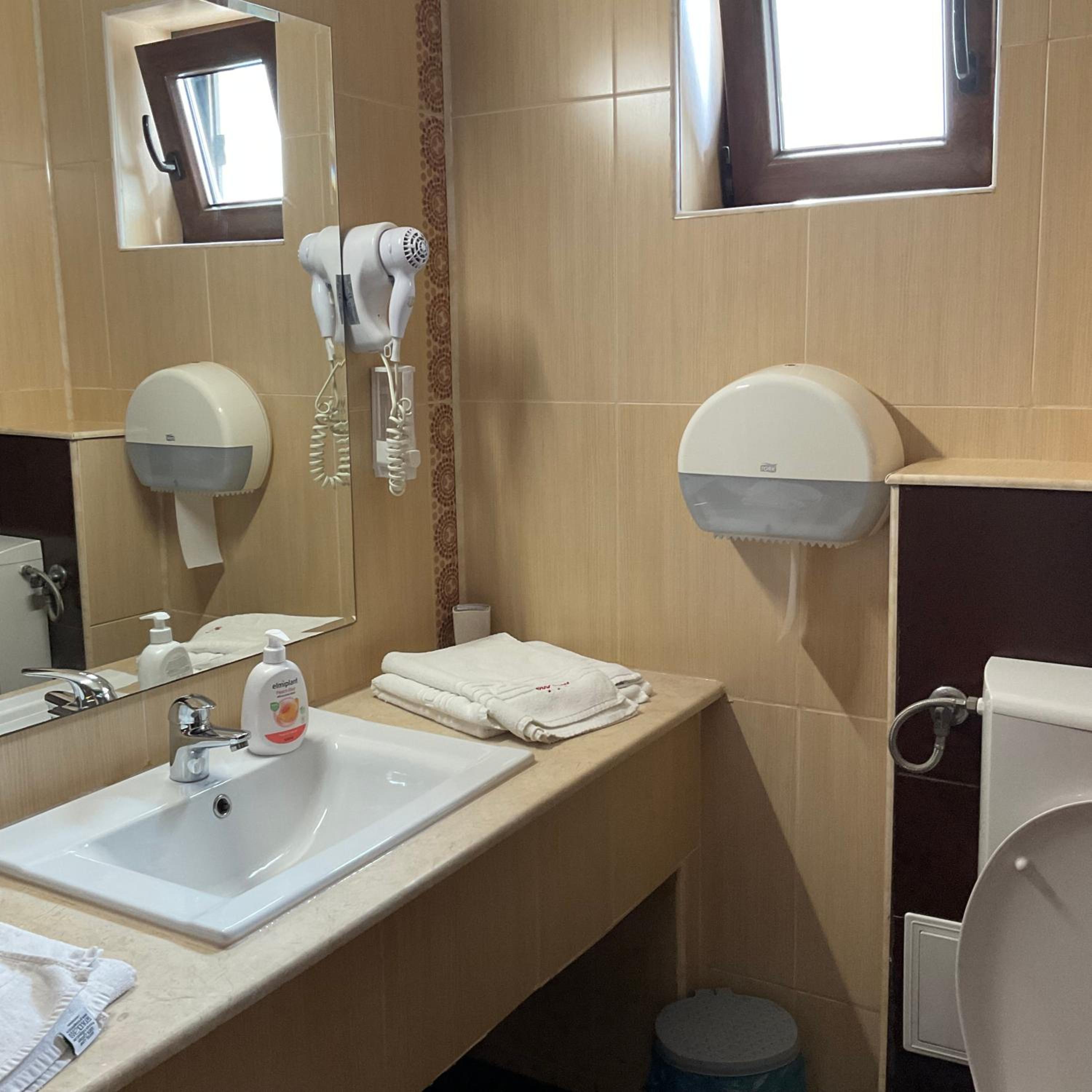 Double or Twin Room - Photo 17