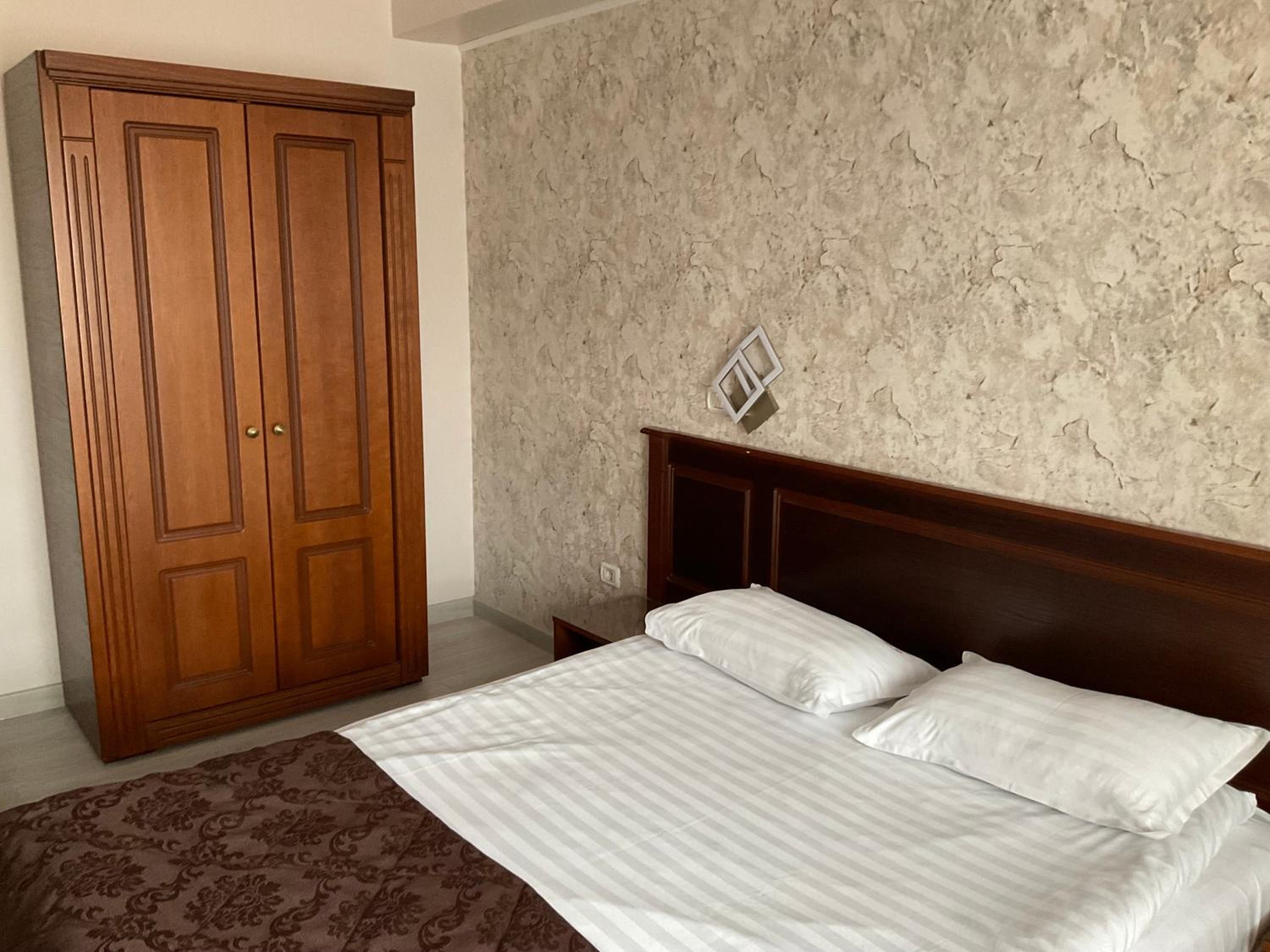 Double or Twin Room - Photo 10