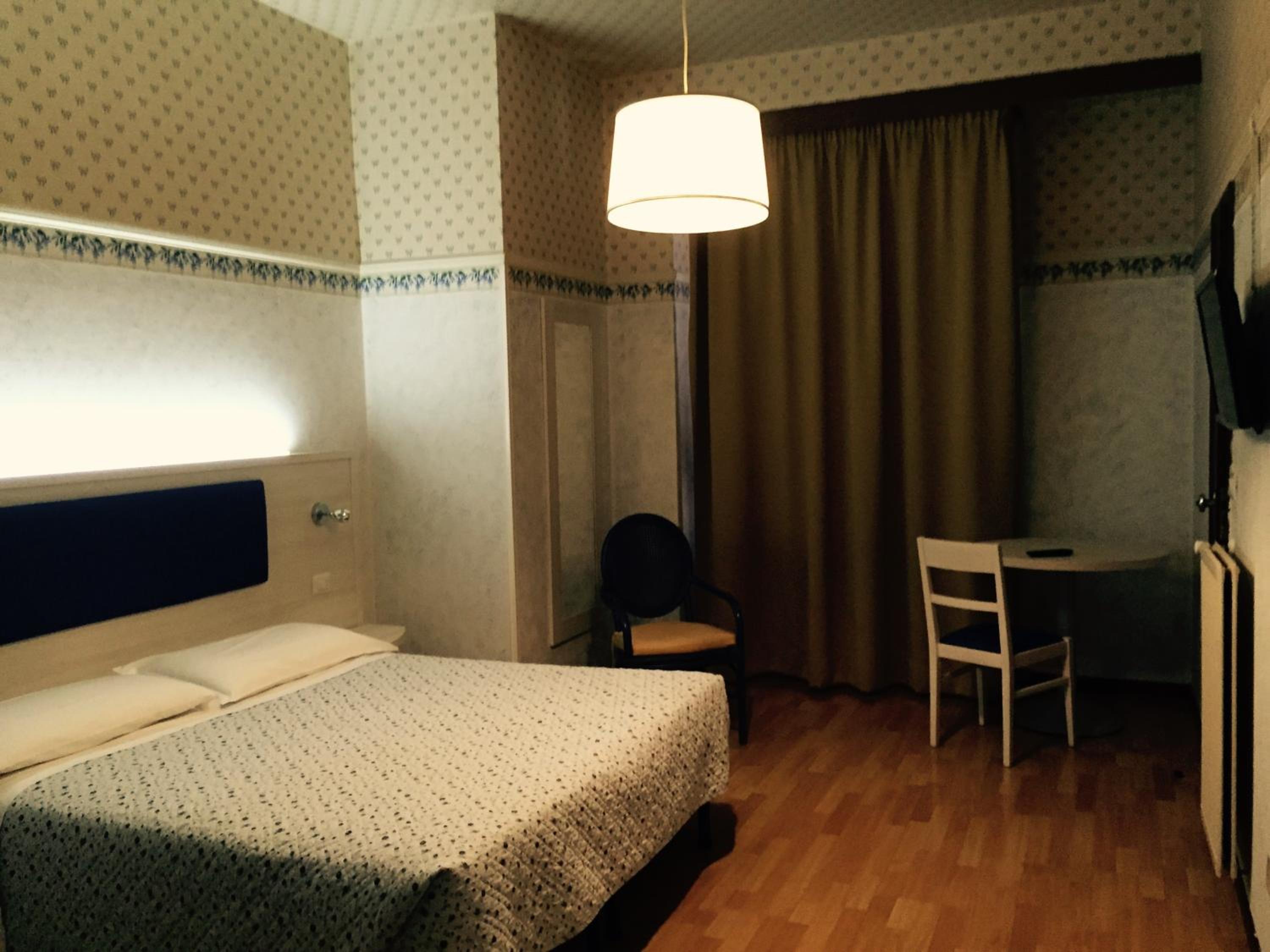 Double or Twin Room - Photo 2