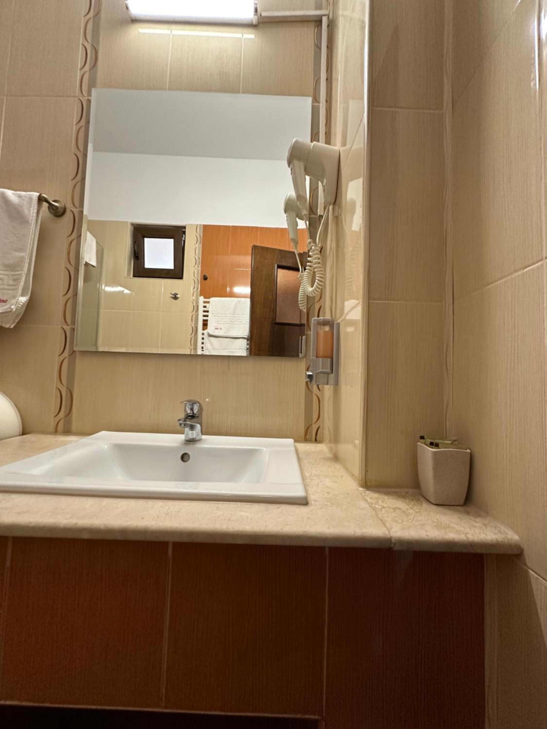 Double or Twin Room - Photo 18