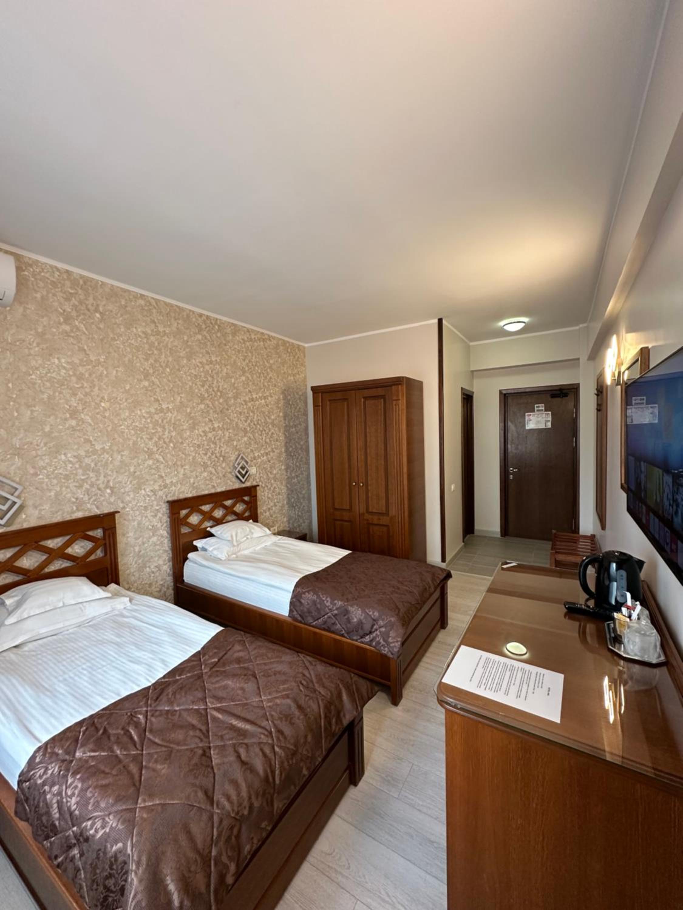 Twin Room - Photo 3