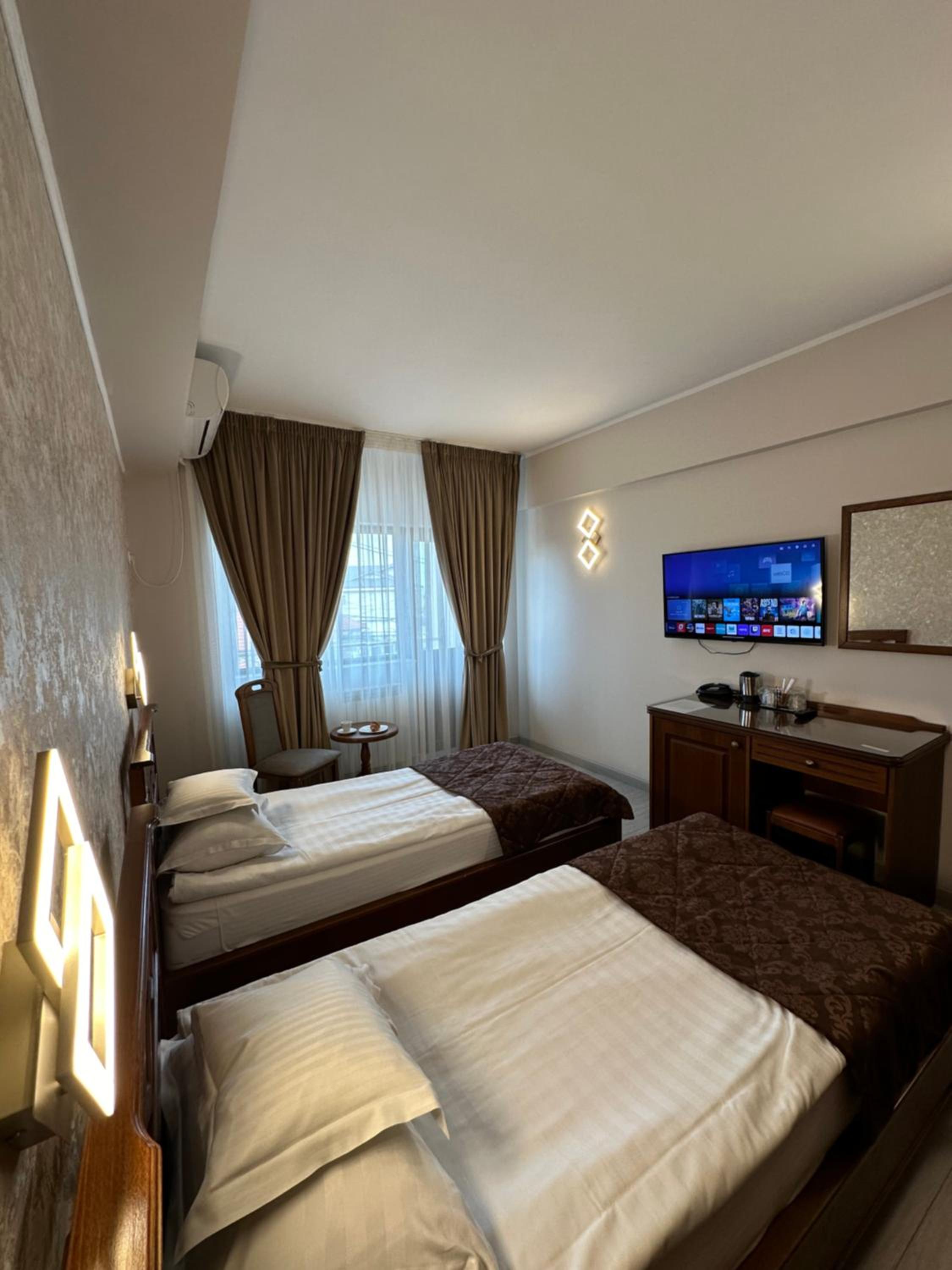 Twin Room - Photo 2
