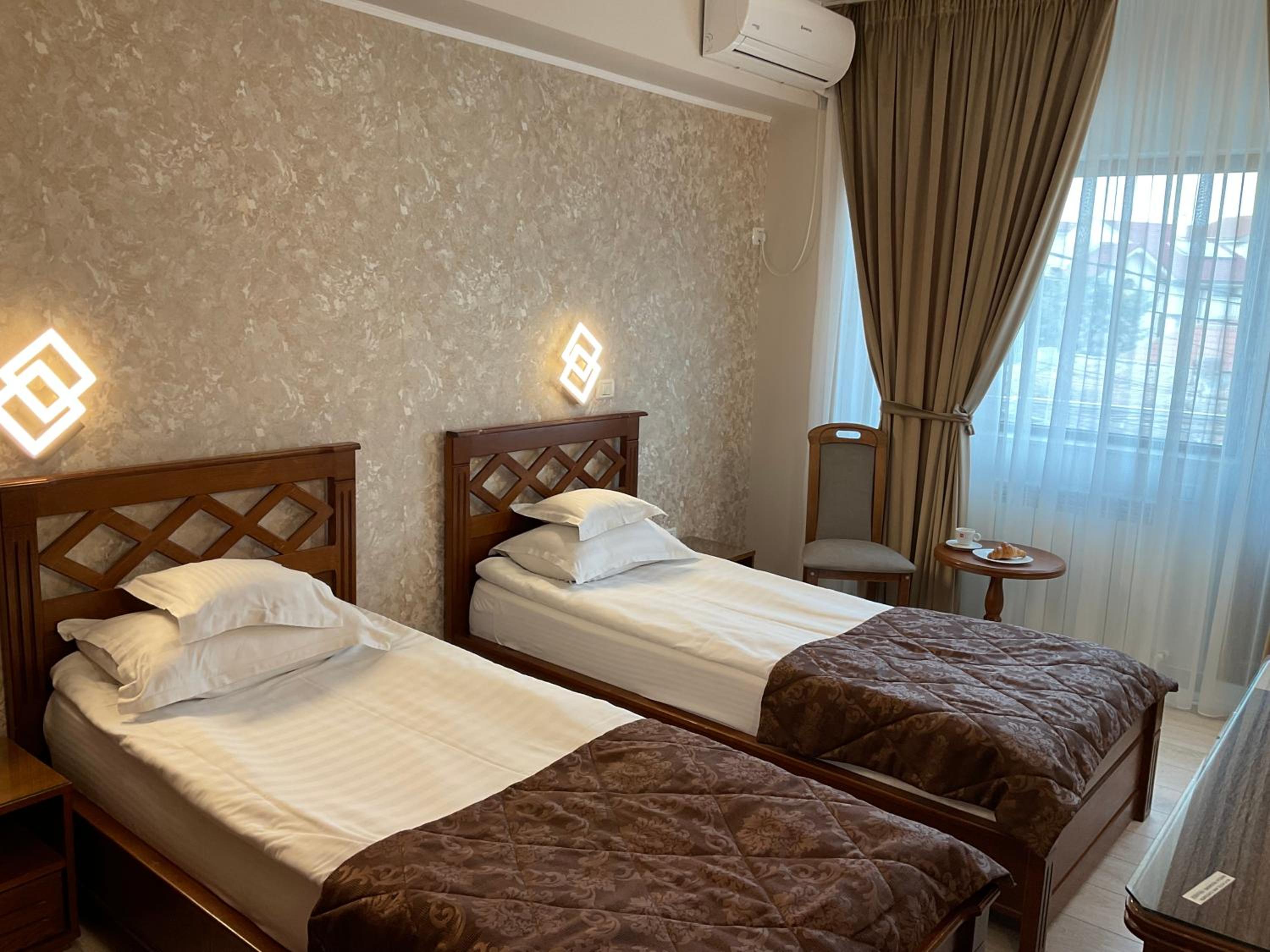 Twin Room - Photo 5