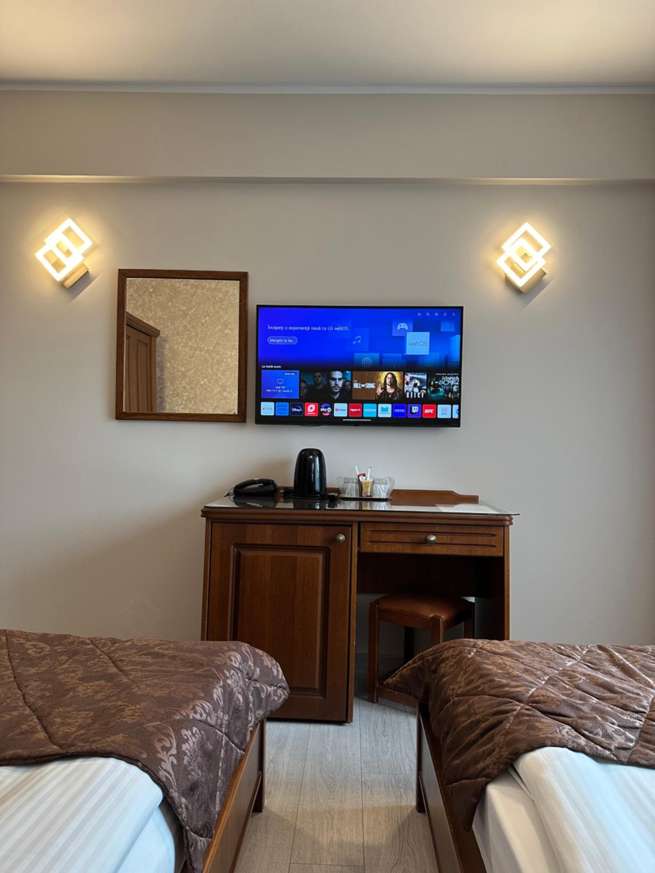 Twin Room - Photo 6