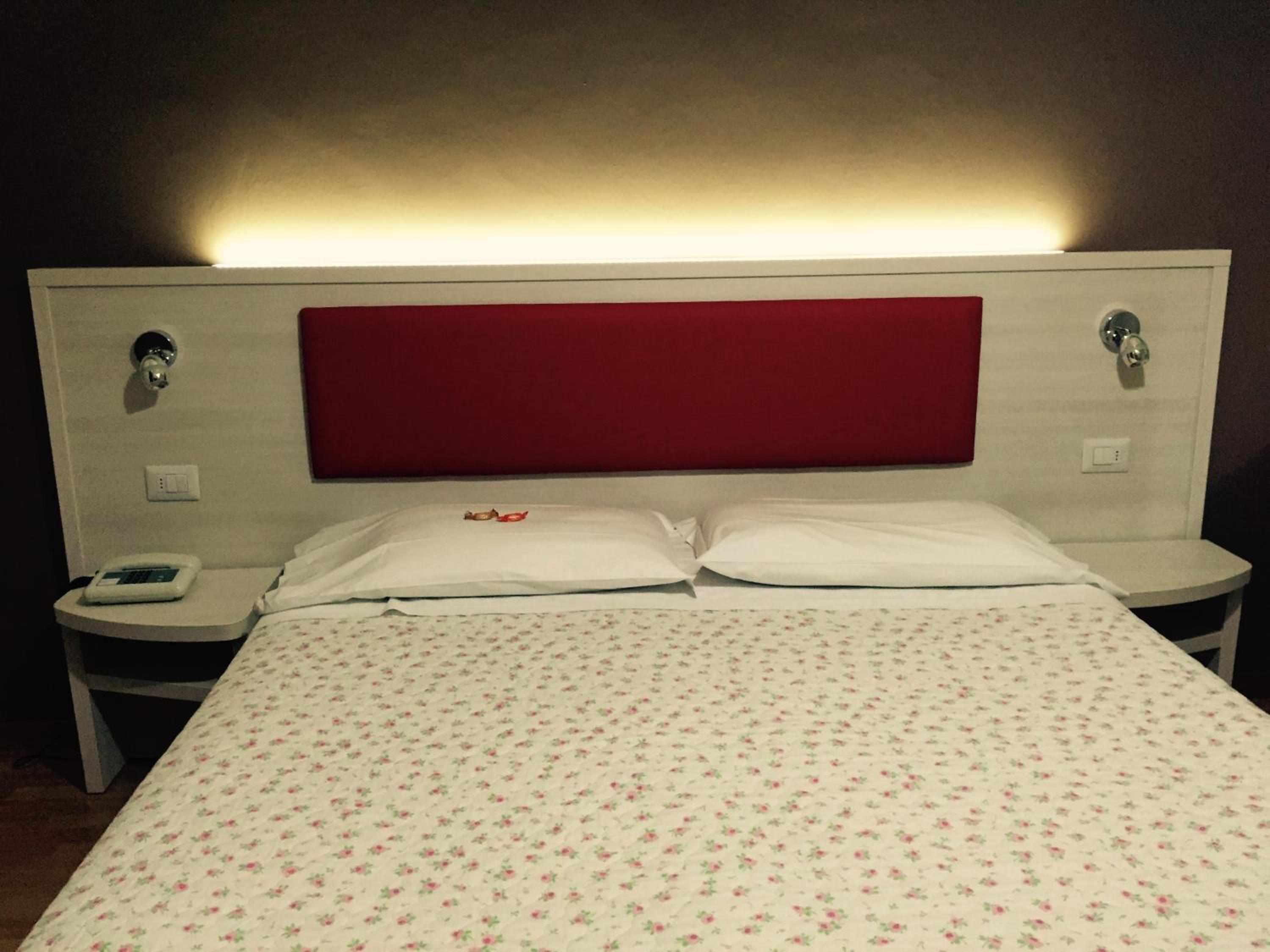 Double or Twin Room - Photo 3